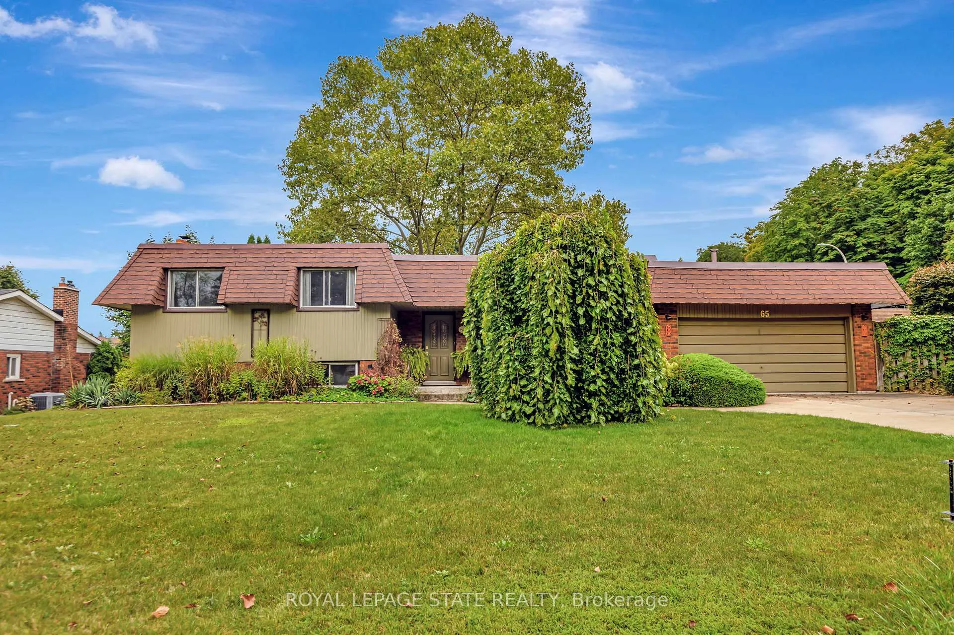 Photo 1 of 65 Maple Drive, Hamilton, Stoney Creek — HOMEH