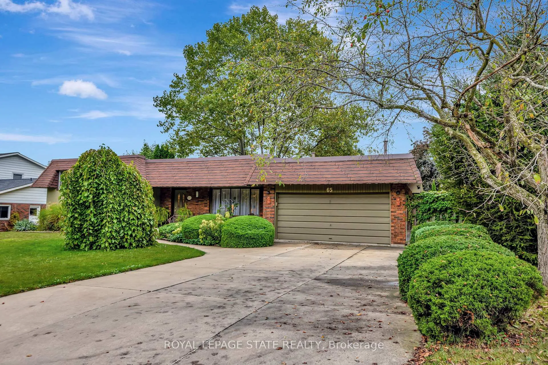 Photo 2 of 65 Maple Drive, Hamilton, Stoney Creek — HOMEH