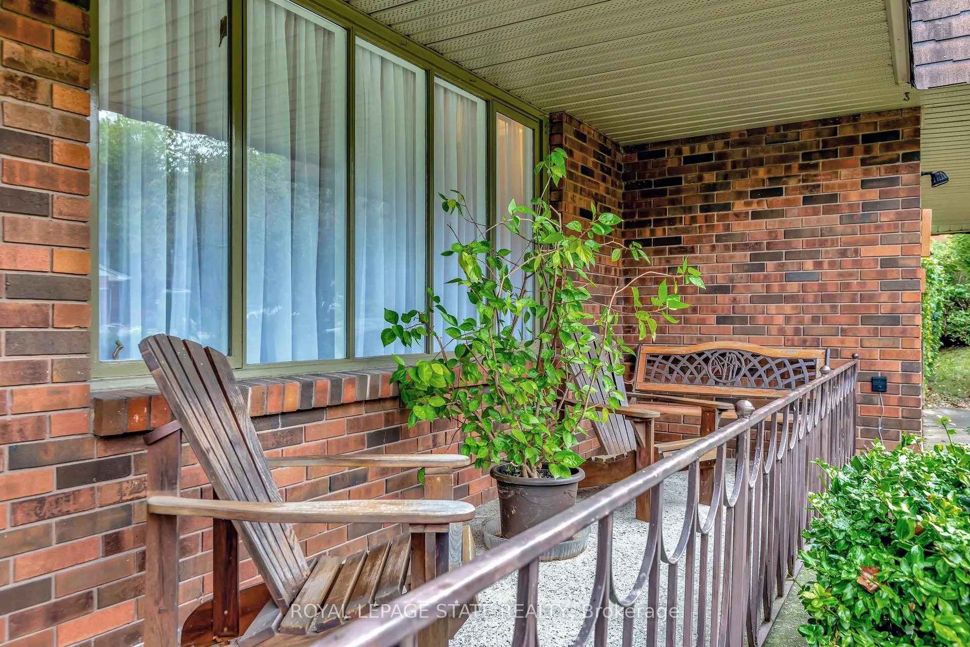 Photo 3 of 65 Maple Drive, Hamilton, Stoney Creek — HOMEH