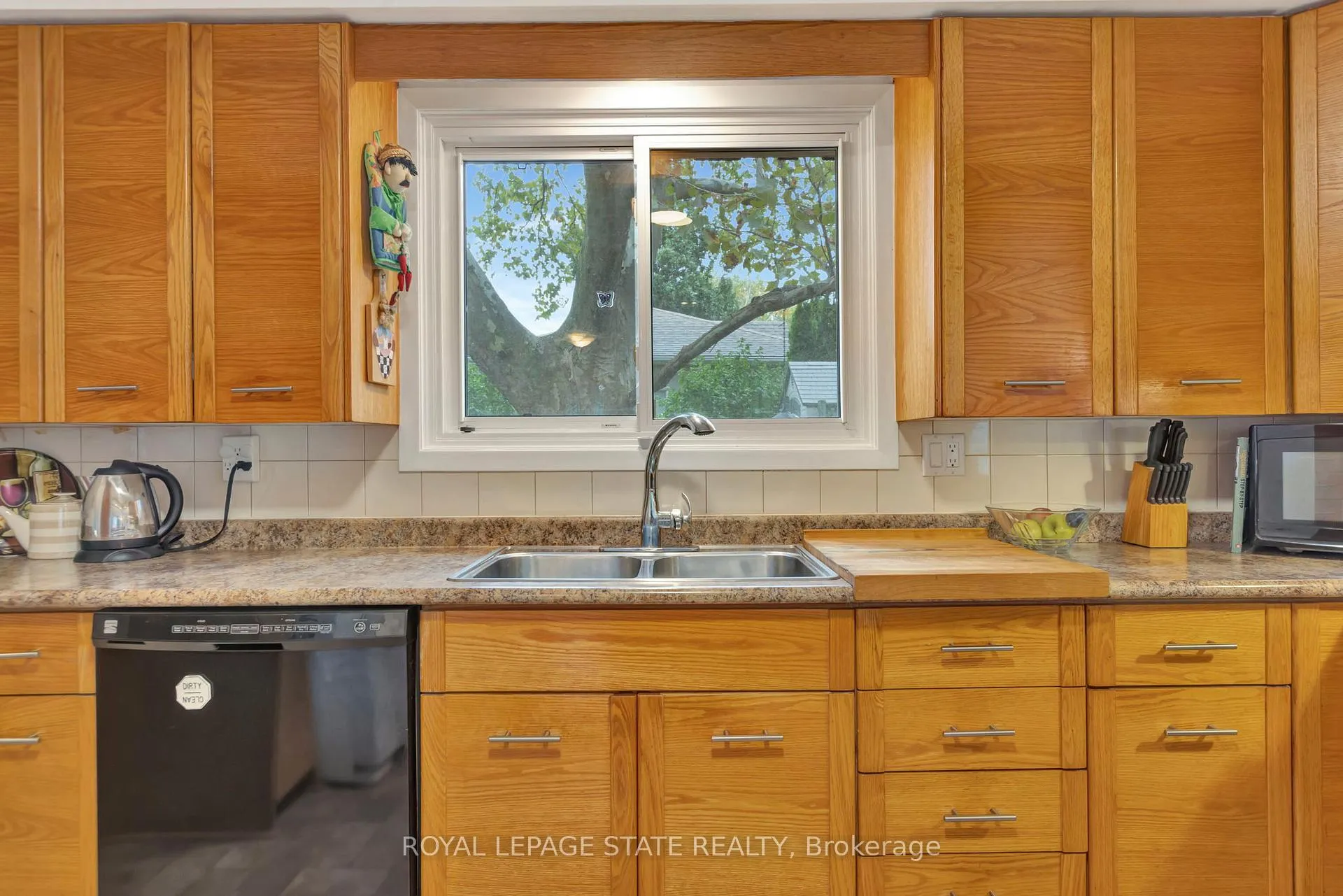 Photo 9 of 65 Maple Drive, Hamilton, Stoney Creek — HOMEH