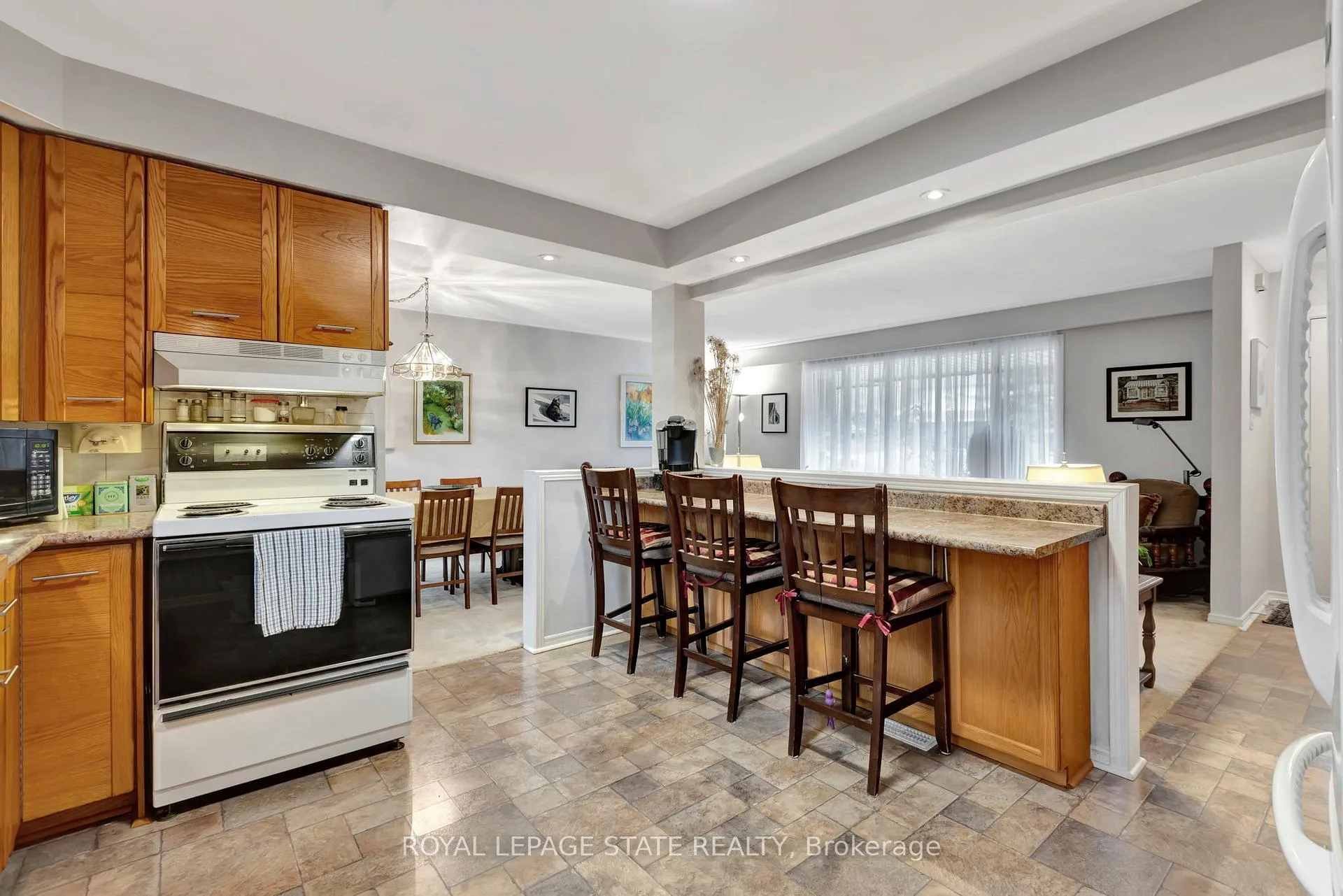 Photo 10 of 65 Maple Drive, Hamilton, Stoney Creek — HOMEH