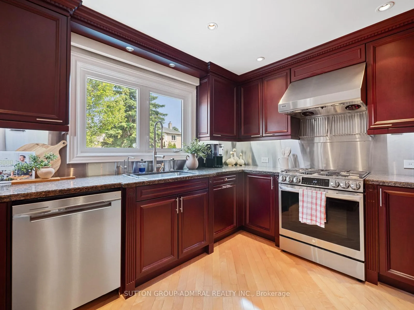 Photo 8 of 110 Summerdale Drive, Markham, Thornlea — HOMEH