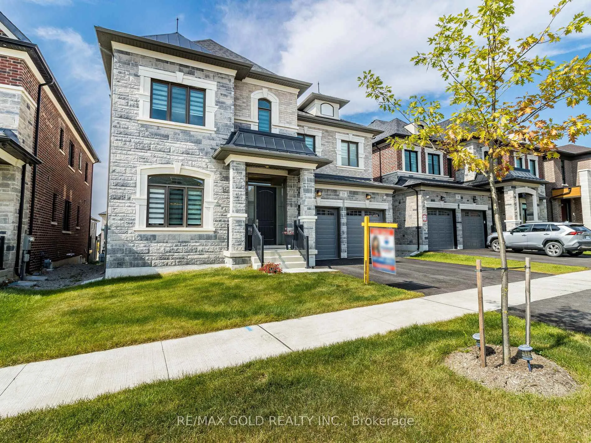 Photo 4 of 22 Ballantyne Boulevard, Vaughan, Vellore Village — HOMEH