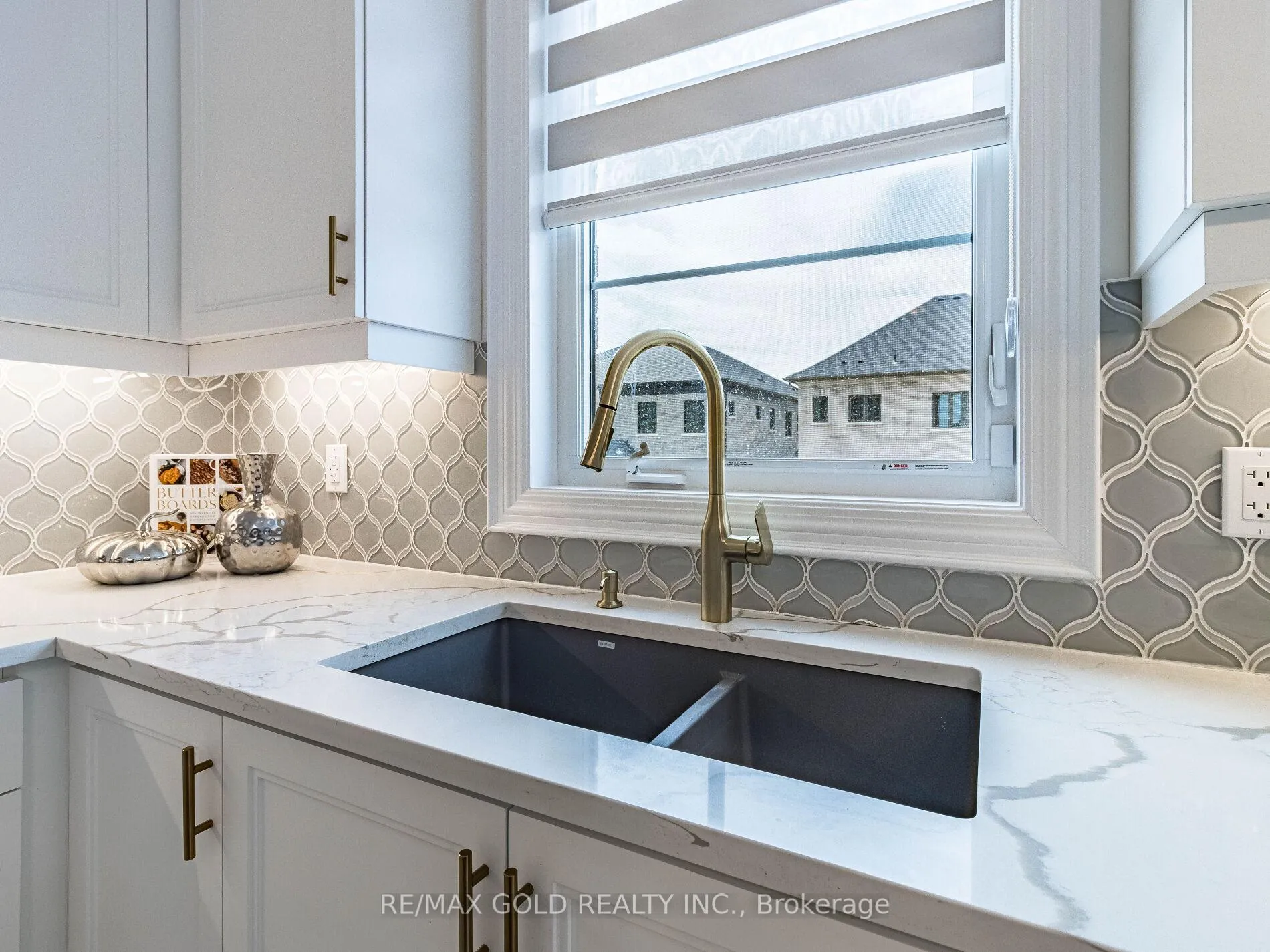 Photo 14 of 22 Ballantyne Boulevard, Vaughan, Vellore Village — HOMEH