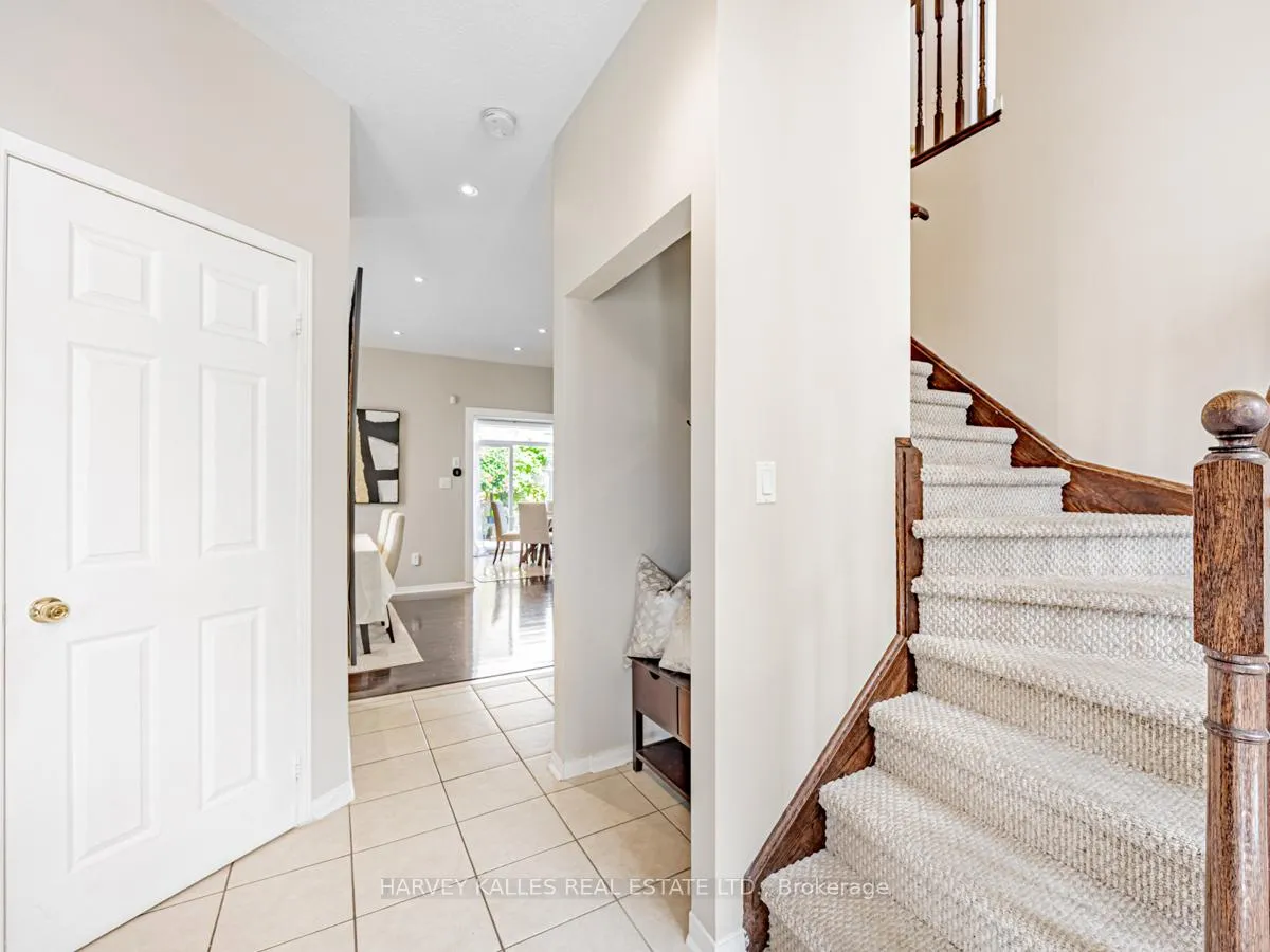 Photo 5 of 1352 Langley Circle, Oshawa, Pinecrest — HOMEH