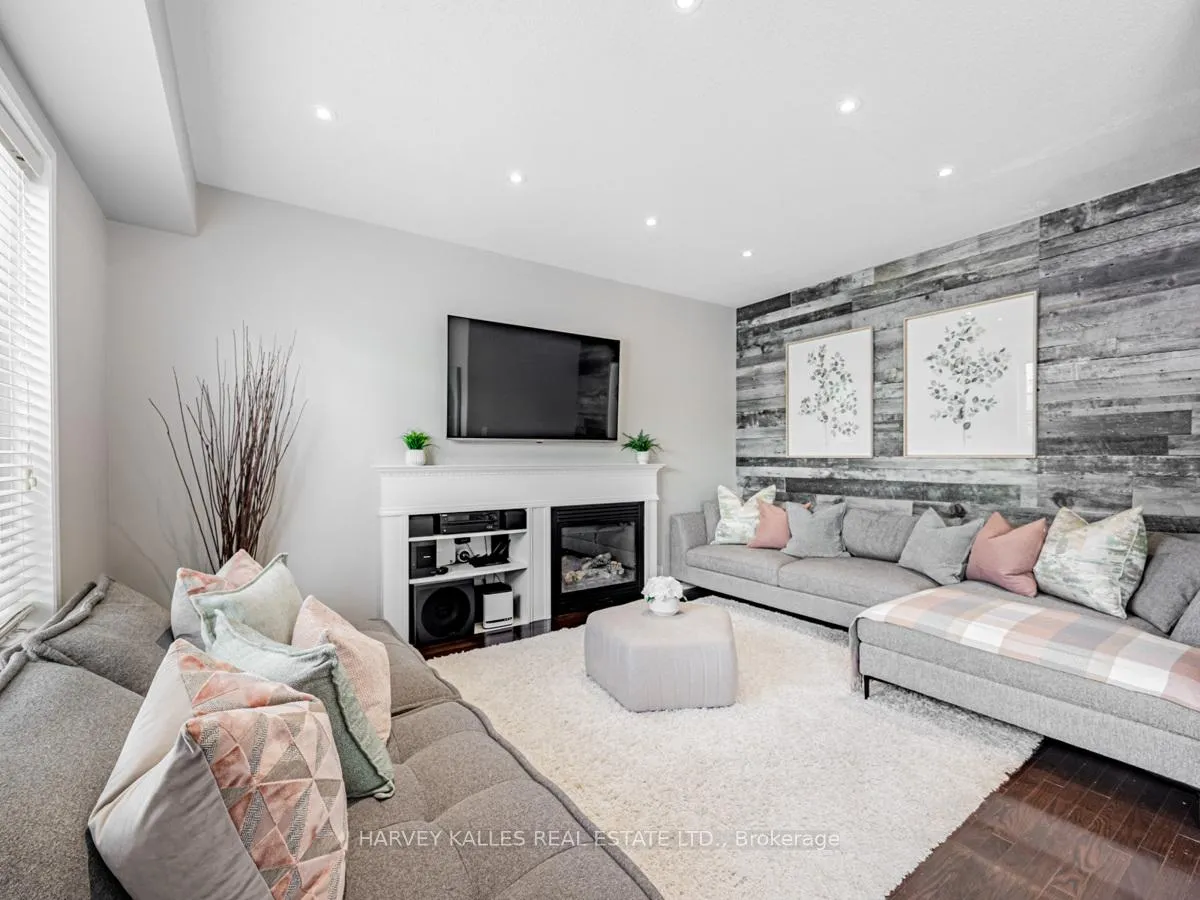 Photo 7 of 1352 Langley Circle, Oshawa, Pinecrest — HOMEH
