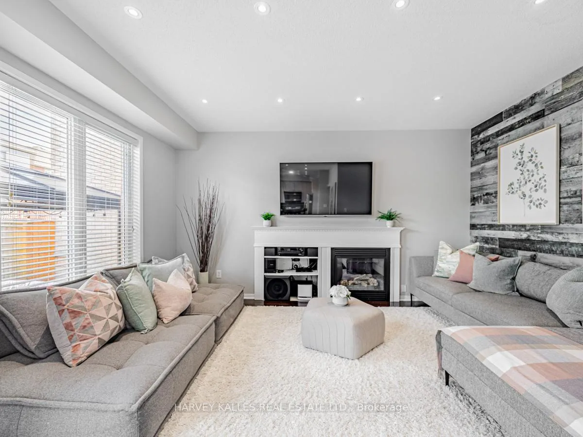 Photo 8 of 1352 Langley Circle, Oshawa, Pinecrest — HOMEH