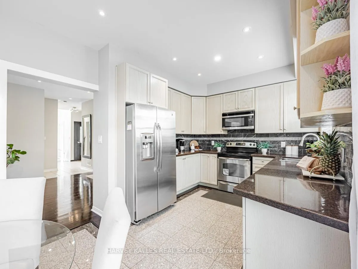 Photo 10 of 1352 Langley Circle, Oshawa, Pinecrest — HOMEH