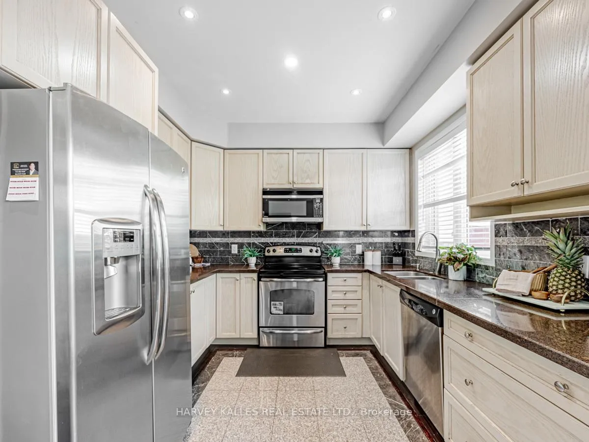 Photo 11 of 1352 Langley Circle, Oshawa, Pinecrest — HOMEH