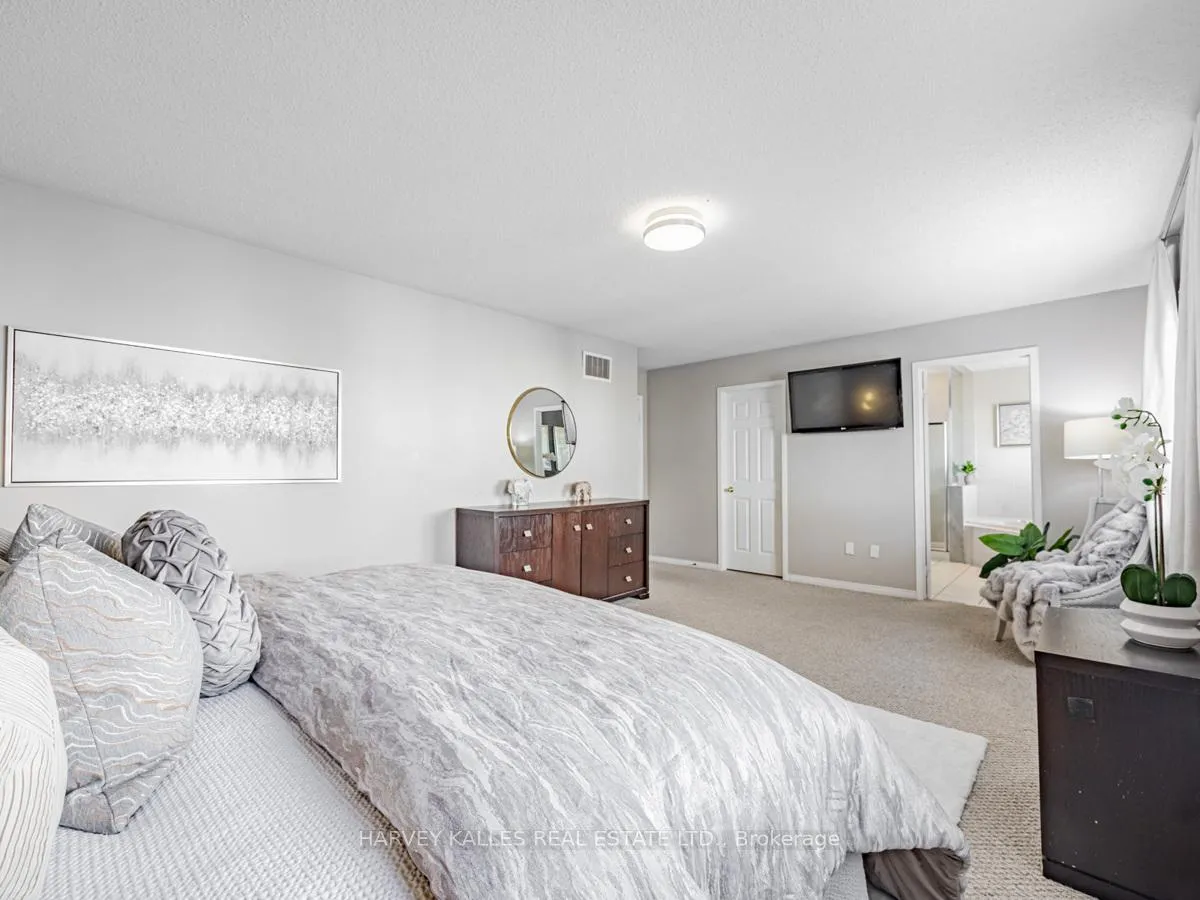 Photo 21 of 1352 Langley Circle, Oshawa, Pinecrest — HOMEH
