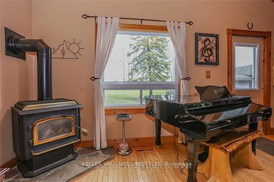 Photo 22 of 23904 Denfield Road, Middlesex Centre, Denfield — HOMEH