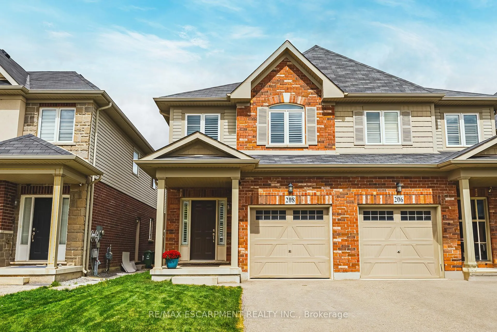 Photo 2 of 208 Lormont Boulevard, Hamilton, Stoney Creek — HOMEH