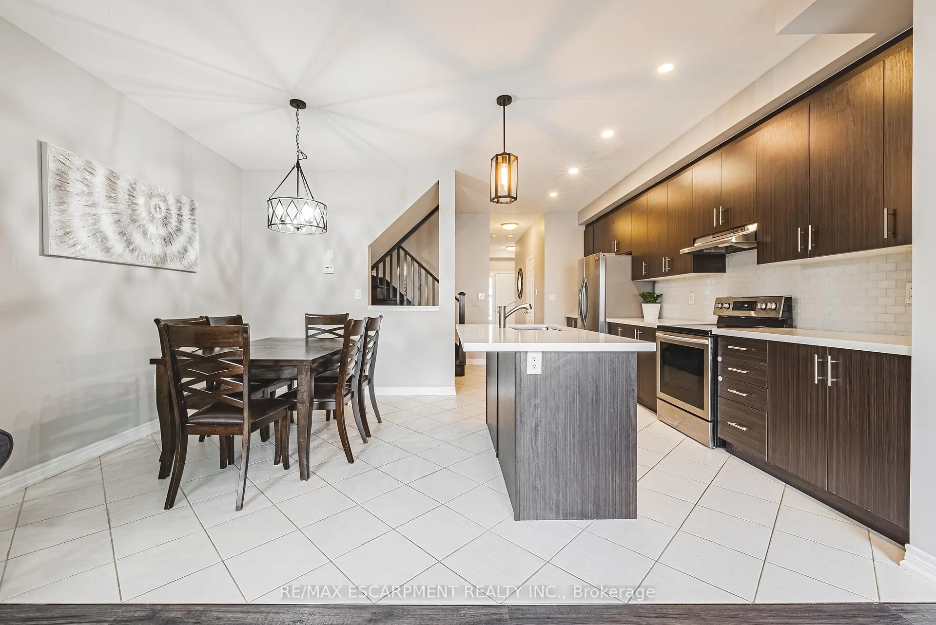 Photo 3 of 208 Lormont Boulevard, Hamilton, Stoney Creek — HOMEH