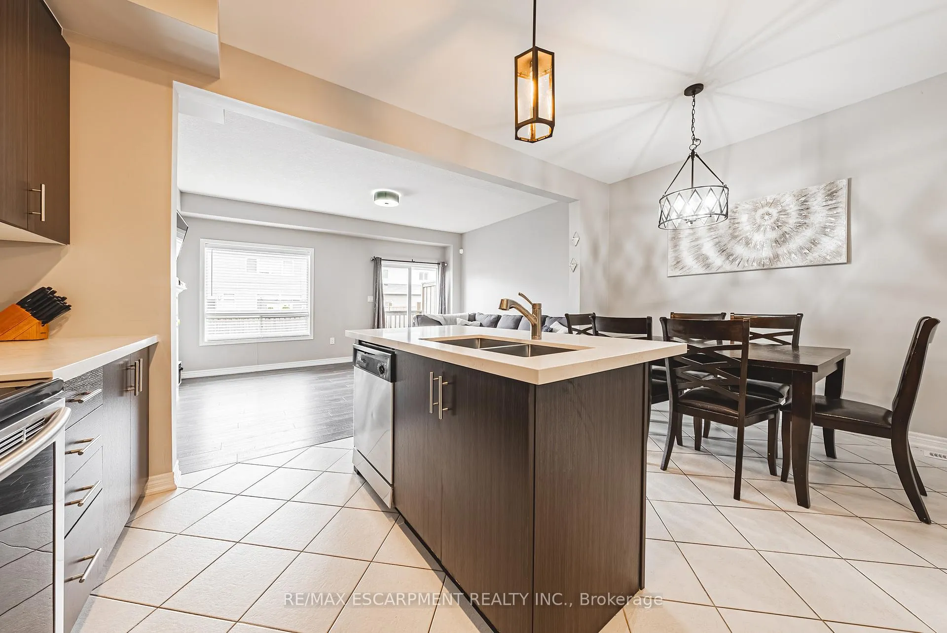 Photo 4 of 208 Lormont Boulevard, Hamilton, Stoney Creek — HOMEH