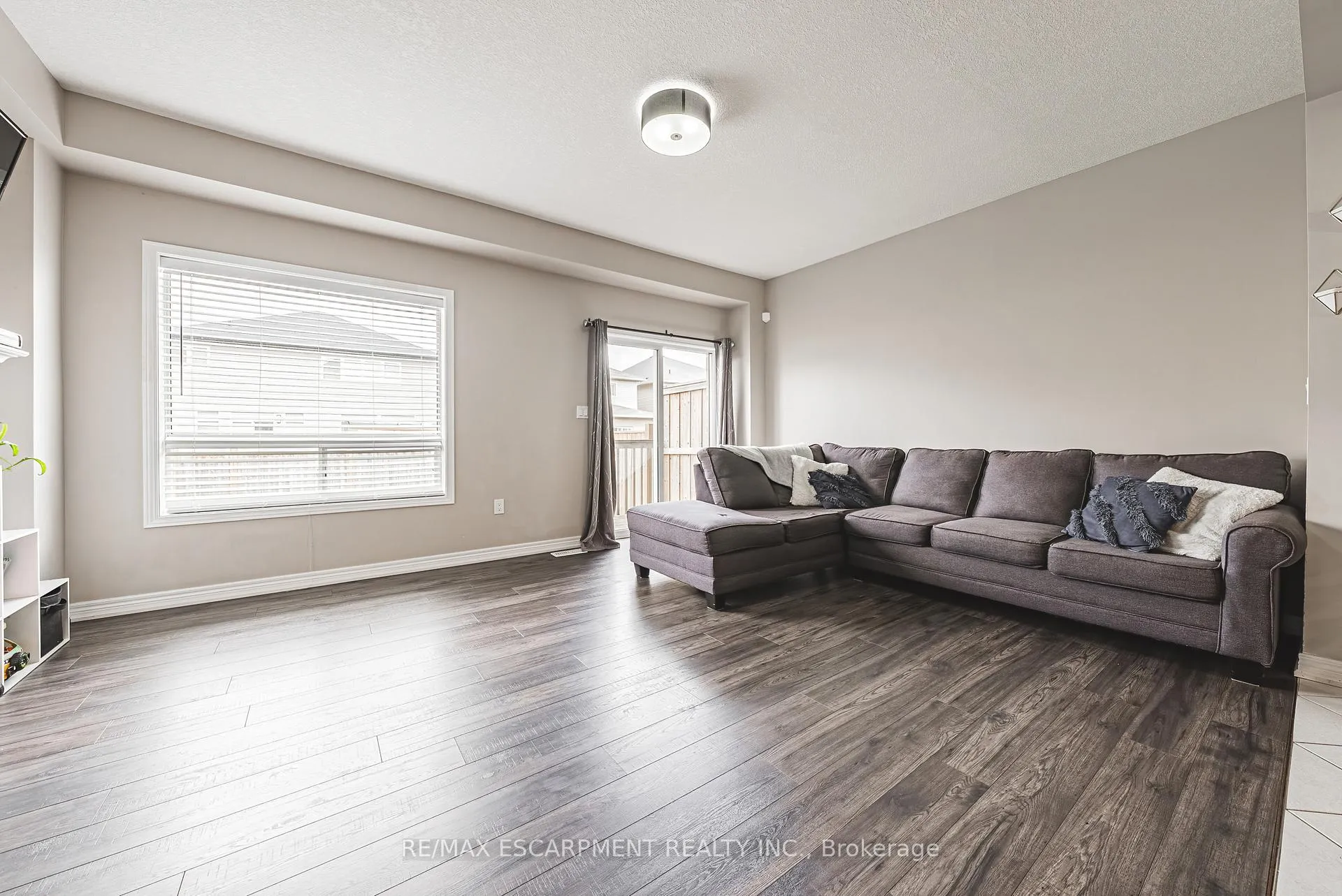 Photo 8 of 208 Lormont Boulevard, Hamilton, Stoney Creek — HOMEH