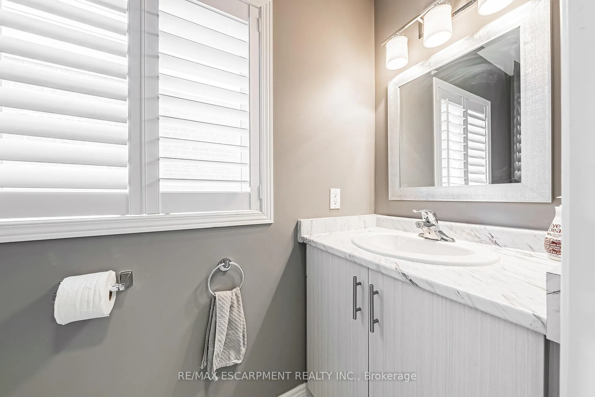 Photo 12 of 208 Lormont Boulevard, Hamilton, Stoney Creek — HOMEH
