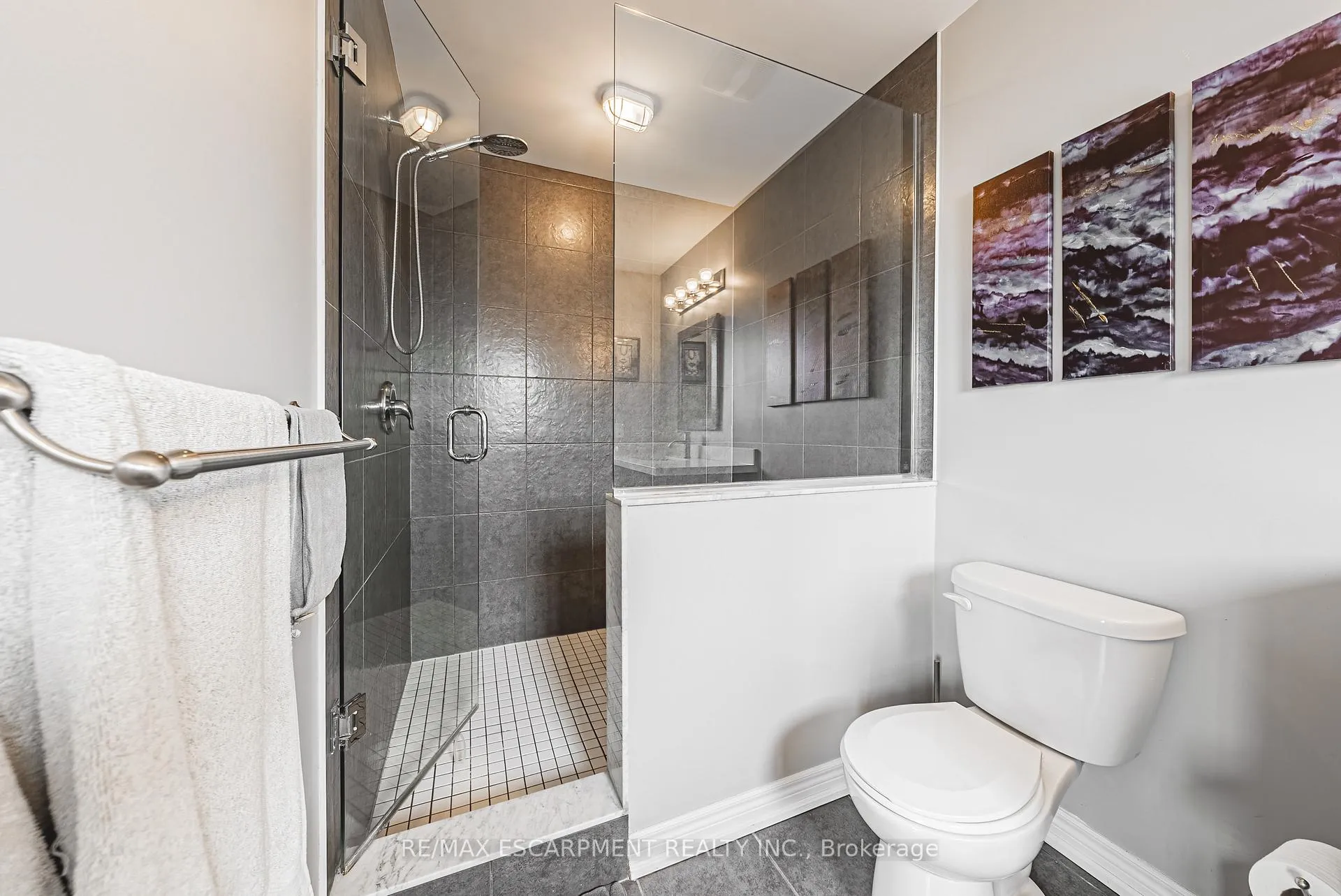 Photo 15 of 208 Lormont Boulevard, Hamilton, Stoney Creek — HOMEH