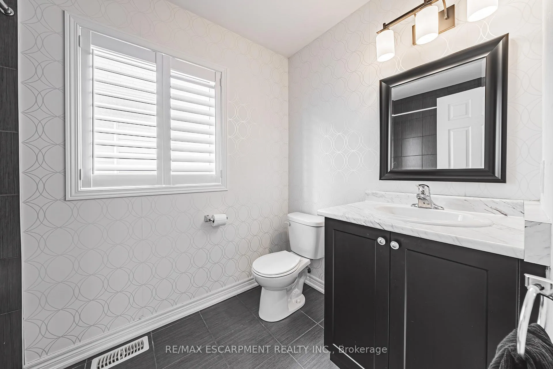 Photo 18 of 208 Lormont Boulevard, Hamilton, Stoney Creek — HOMEH
