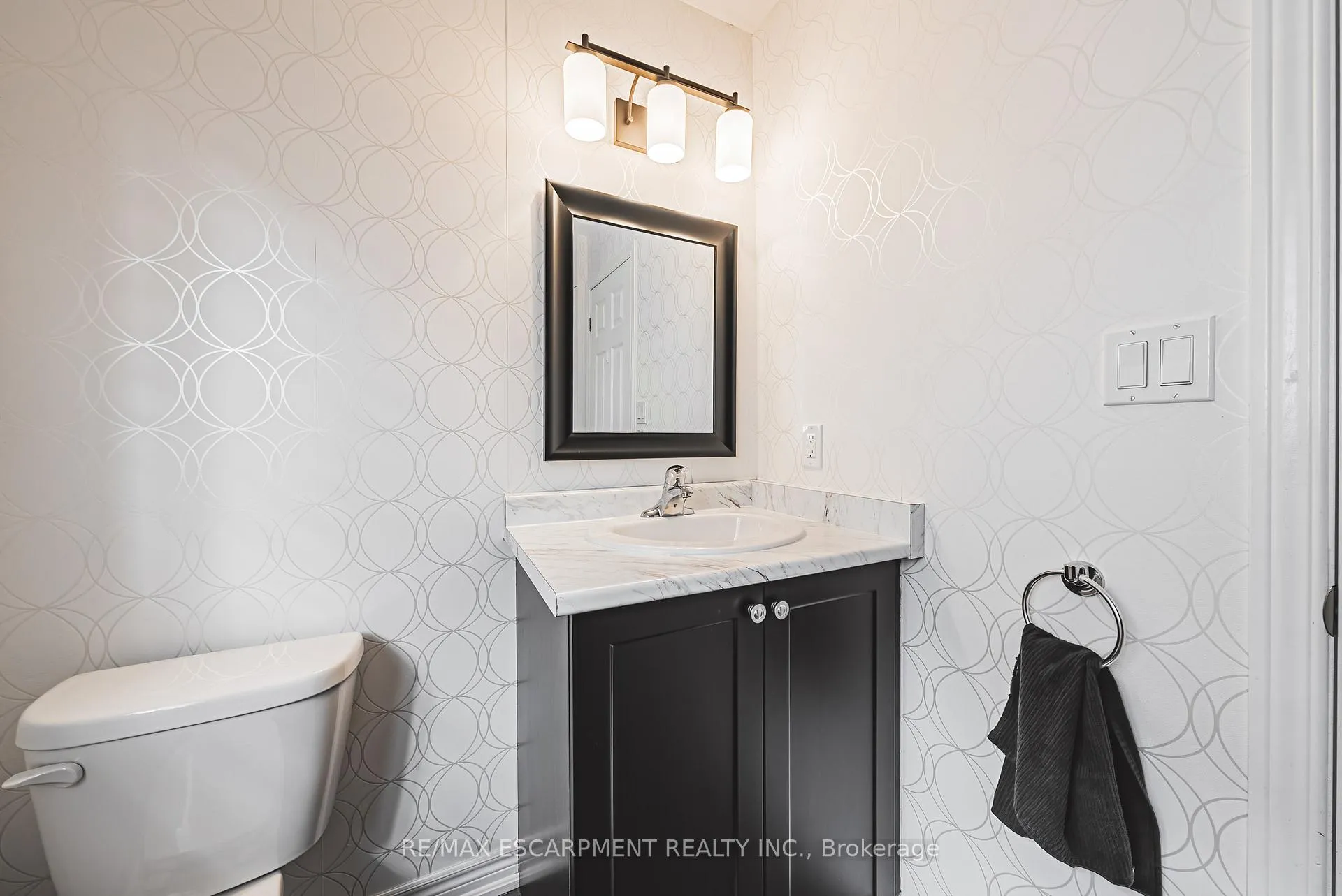 Photo 20 of 208 Lormont Boulevard, Hamilton, Stoney Creek — HOMEH