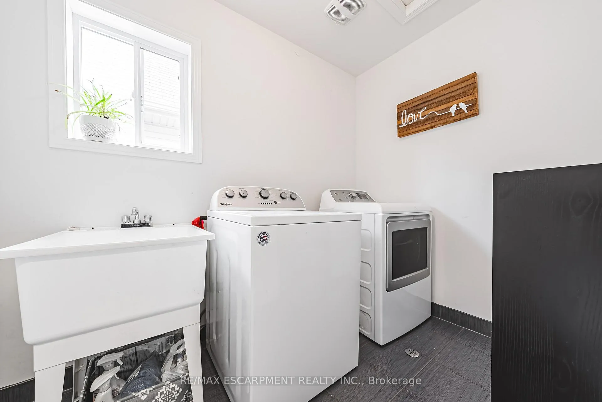 Photo 21 of 208 Lormont Boulevard, Hamilton, Stoney Creek — HOMEH