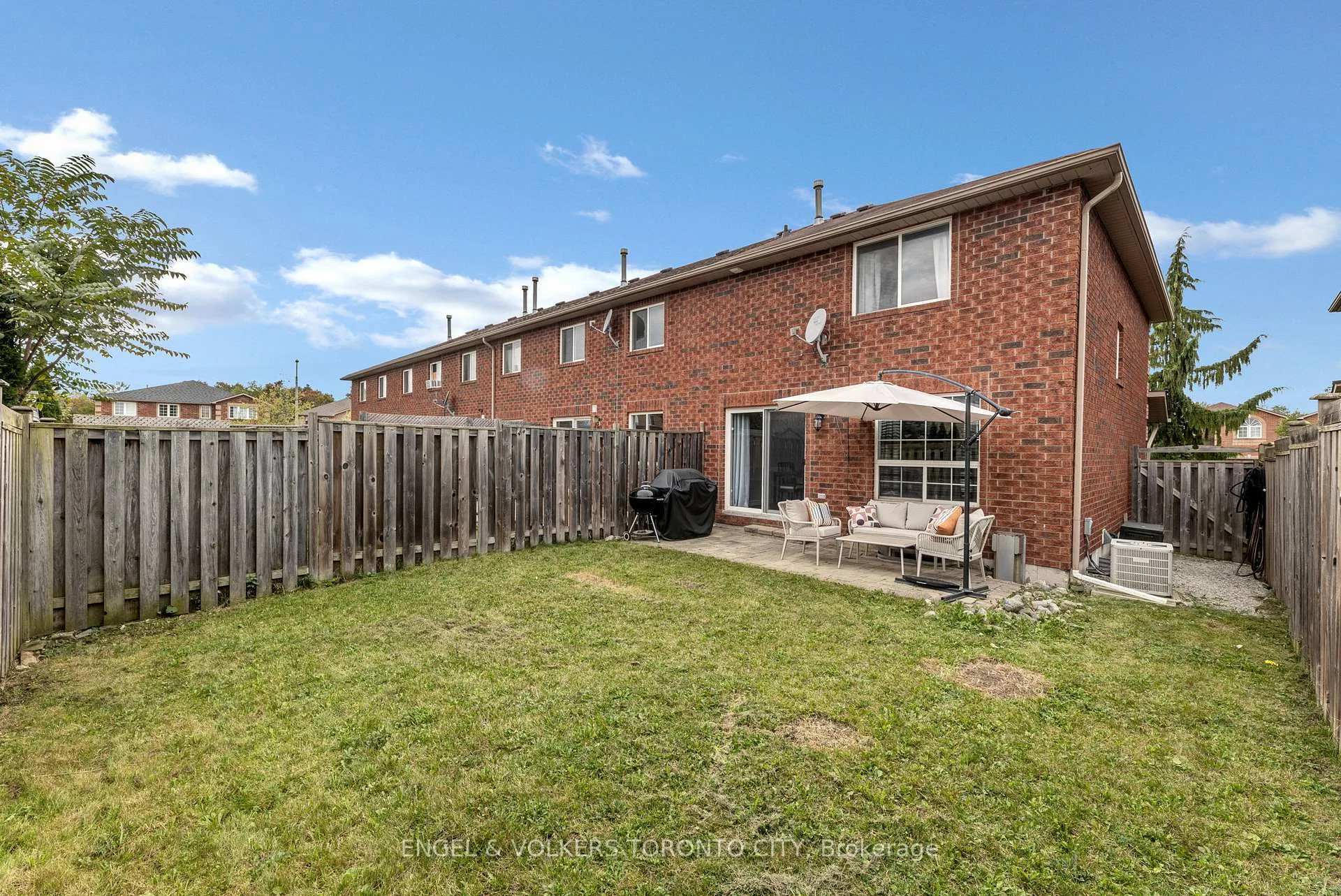 Photo 7 of 9 Coronation Parkway, Barrie, Innis-Shore — HOMEH