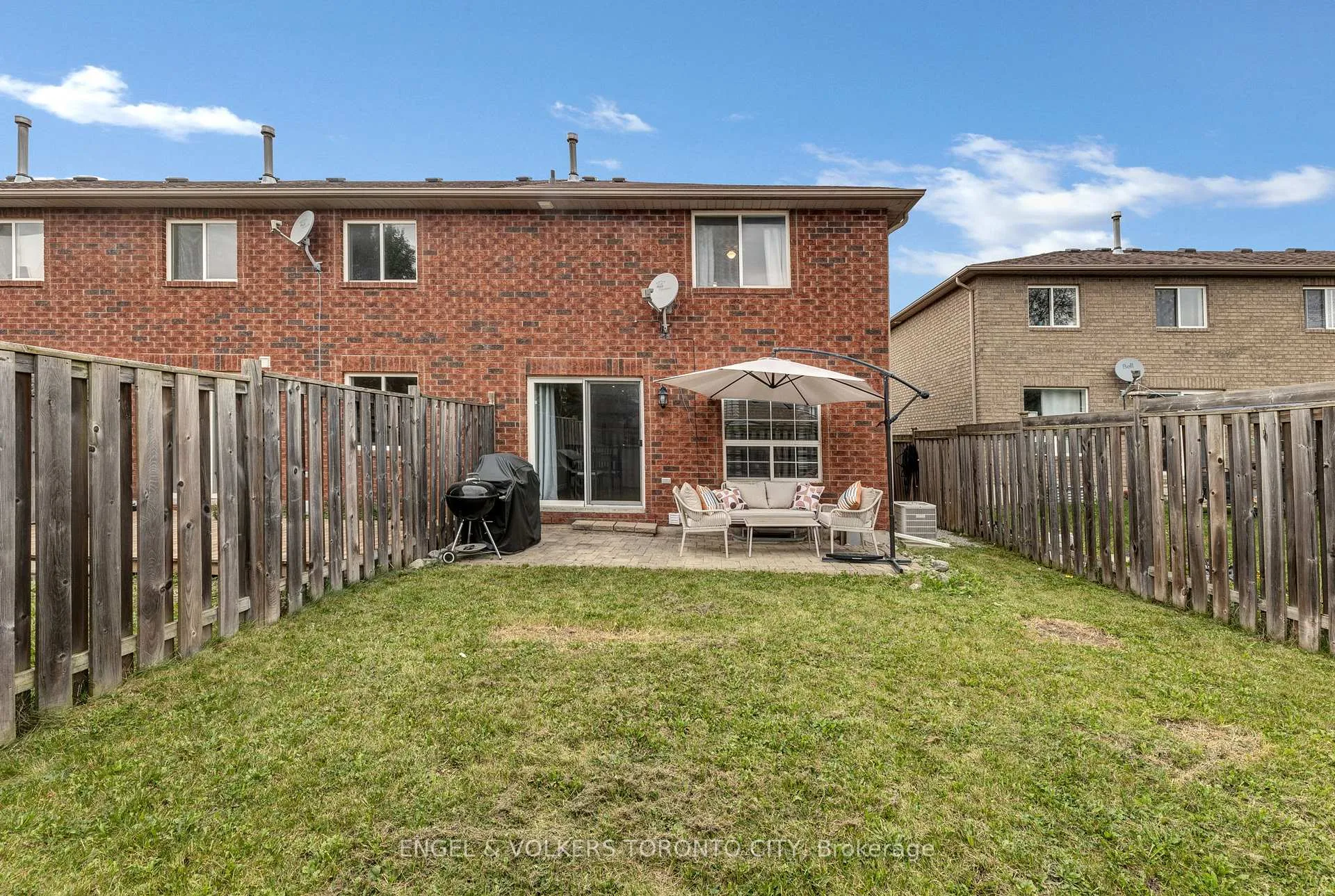 Photo 8 of 9 Coronation Parkway, Barrie, Innis-Shore — HOMEH
