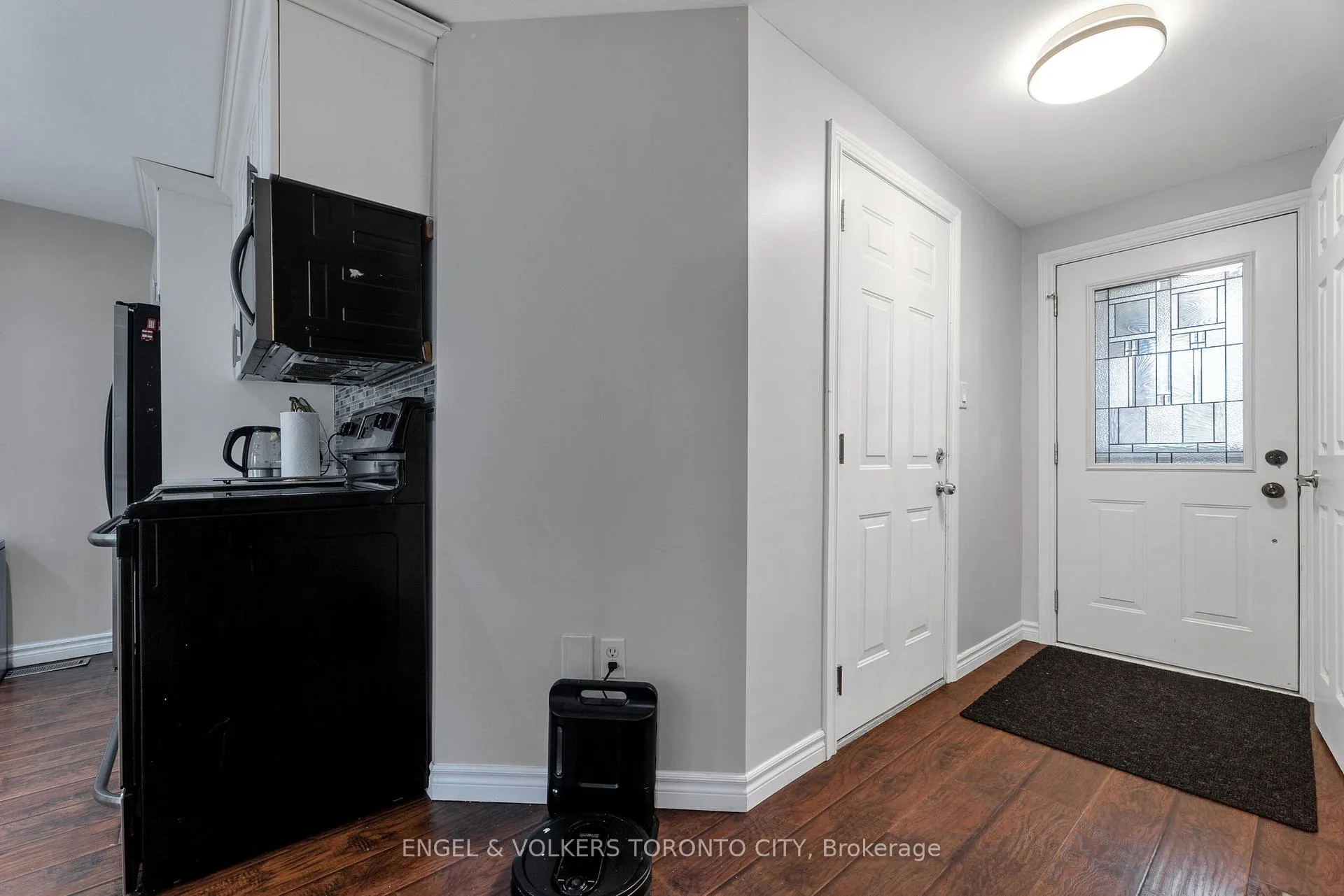 Photo 10 of 9 Coronation Parkway, Barrie, Innis-Shore — HOMEH