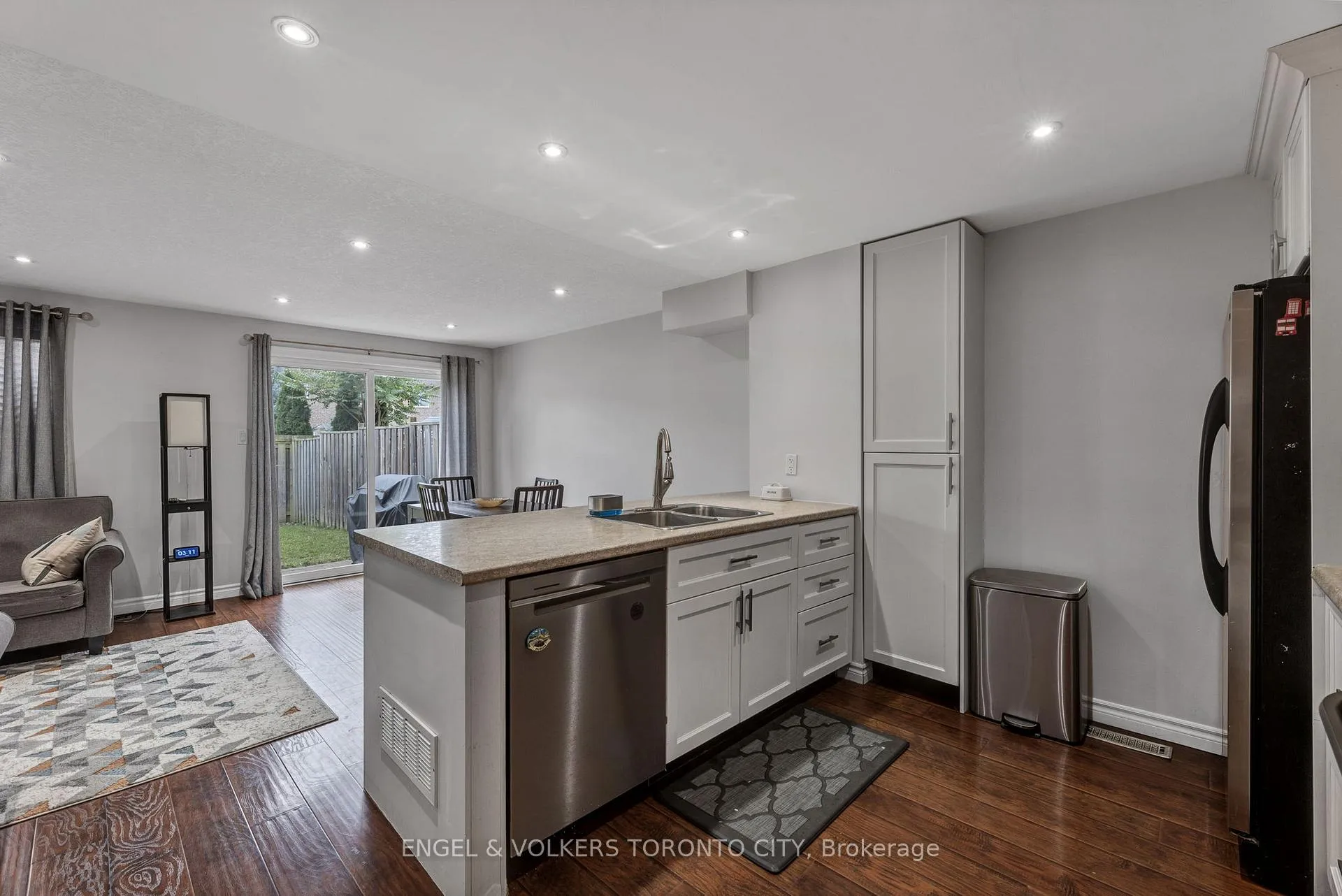 Photo 15 of 9 Coronation Parkway, Barrie, Innis-Shore — HOMEH