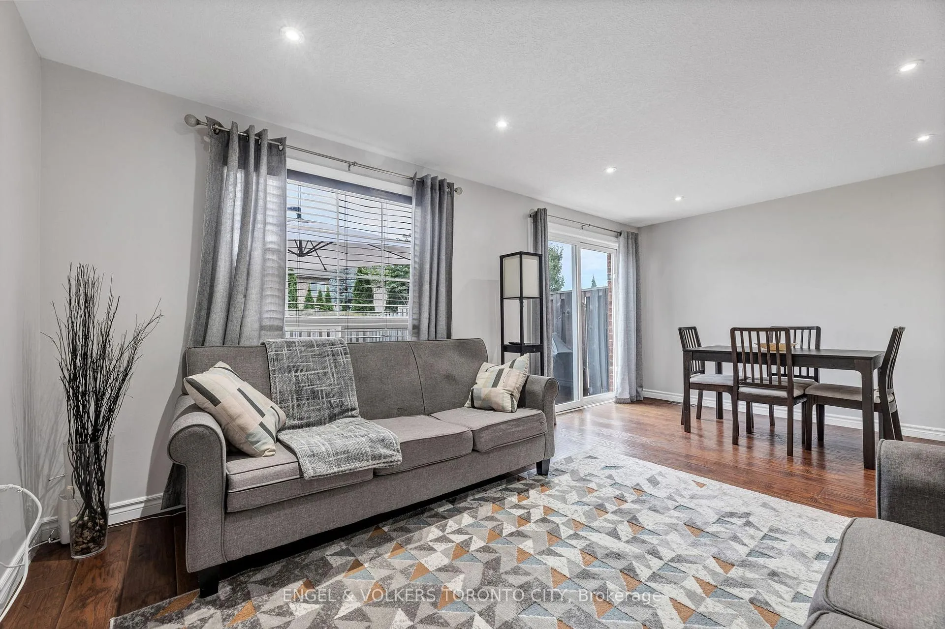 Photo 19 of 9 Coronation Parkway, Barrie, Innis-Shore — HOMEH