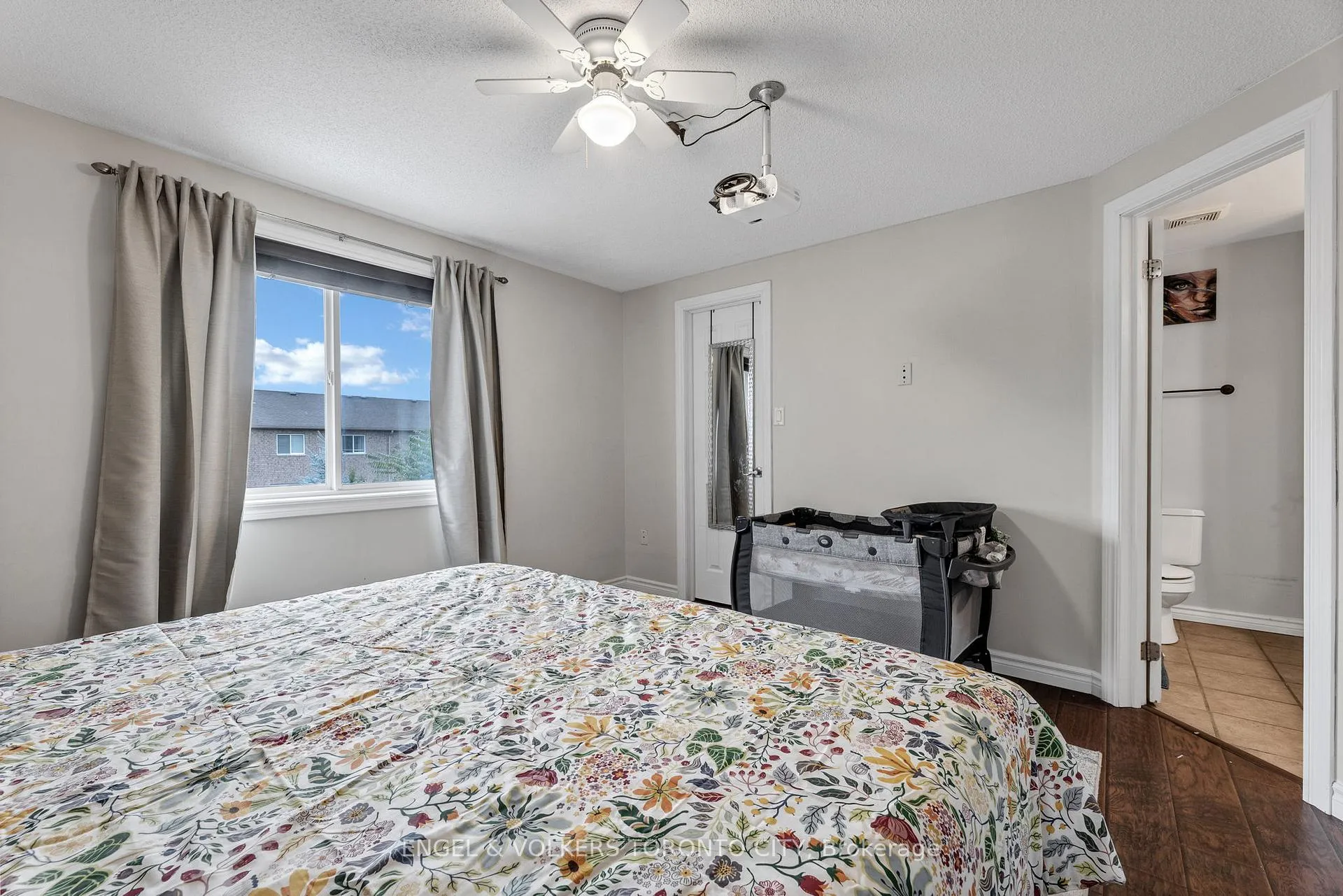 Photo 23 of 9 Coronation Parkway, Barrie, Innis-Shore — HOMEH