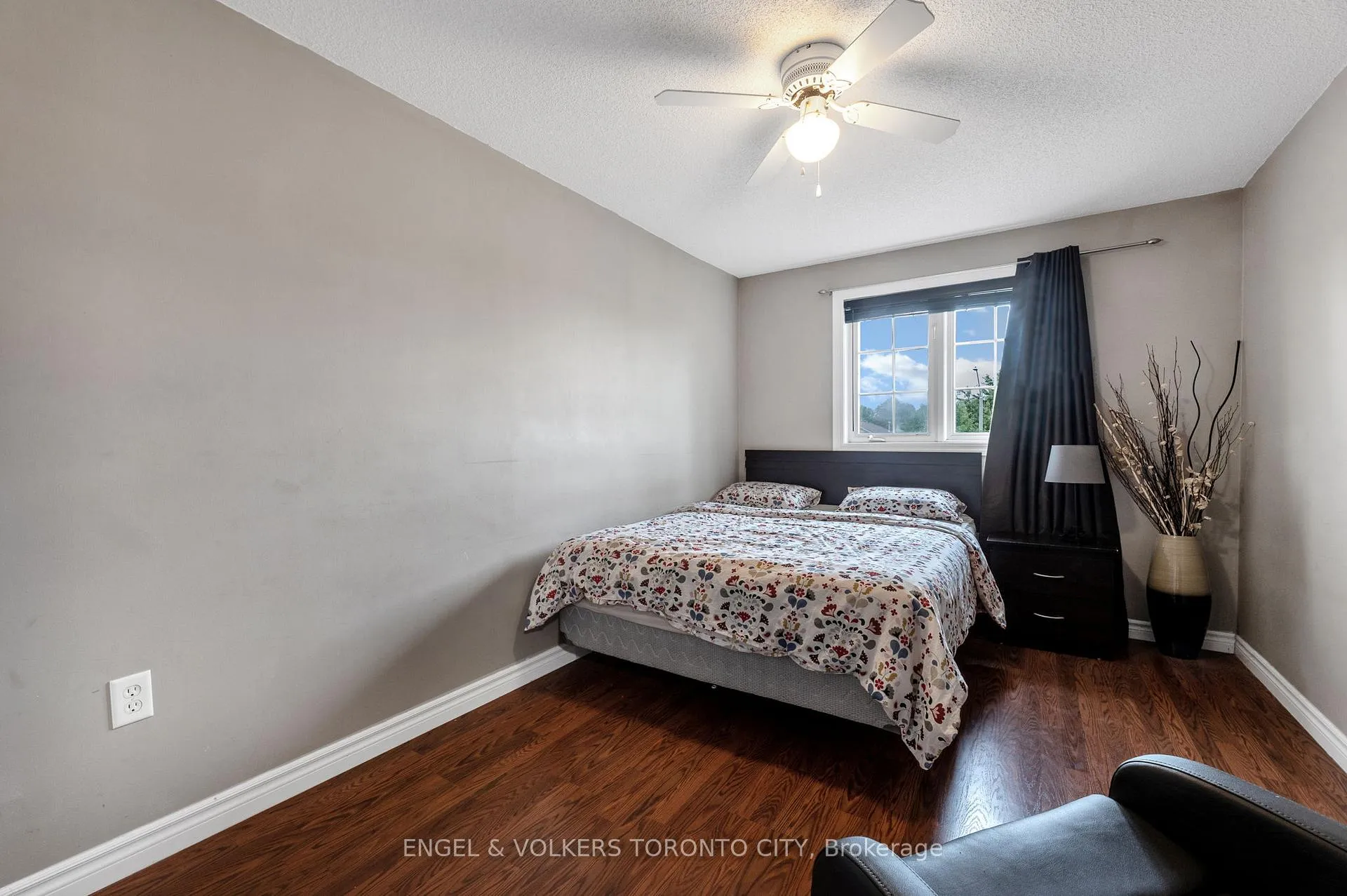 Photo 25 of 9 Coronation Parkway, Barrie, Innis-Shore — HOMEH