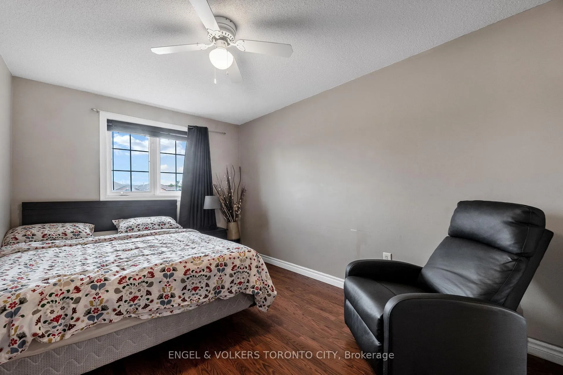 Photo 26 of 9 Coronation Parkway, Barrie, Innis-Shore — HOMEH