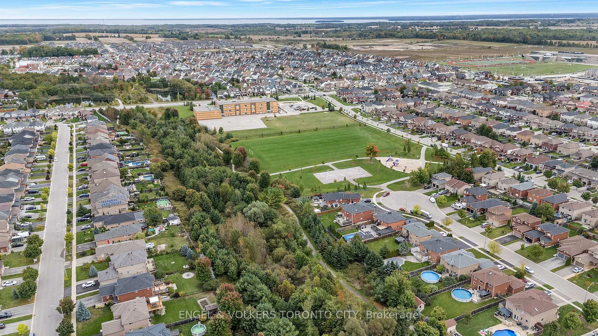 Photo 40 of 9 Coronation Parkway, Barrie, Innis-Shore — HOMEH