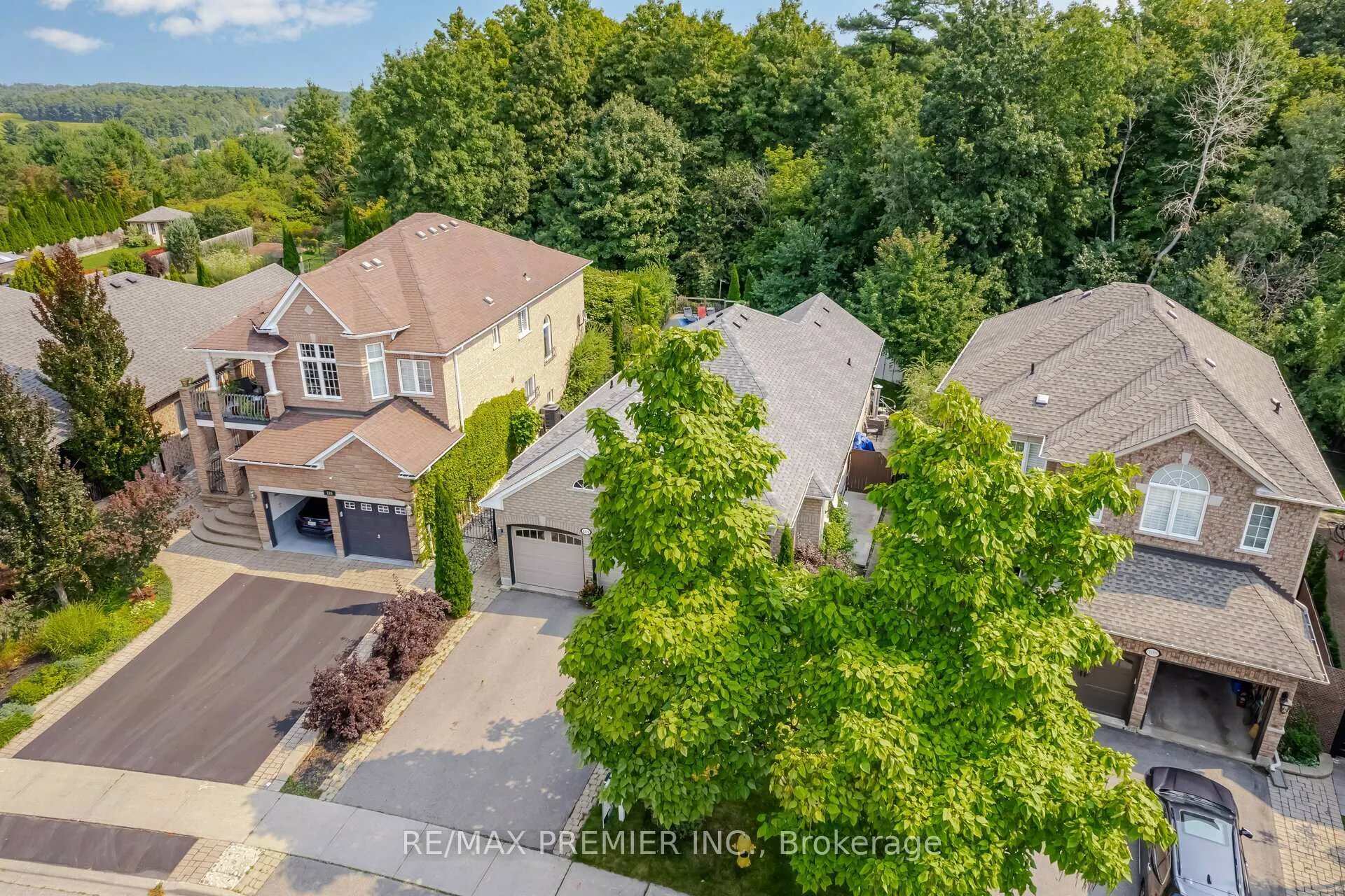 Photo 3 of 111 Regency View Heights, Vaughan, Rural Vaughan — HOMEH