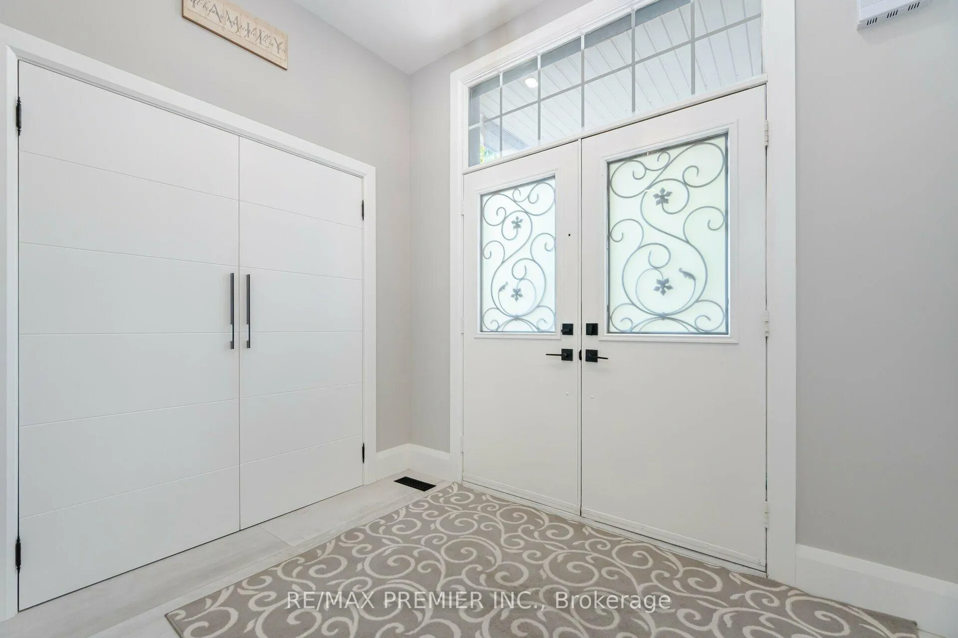 Photo 5 of 111 Regency View Heights, Vaughan, Rural Vaughan — HOMEH