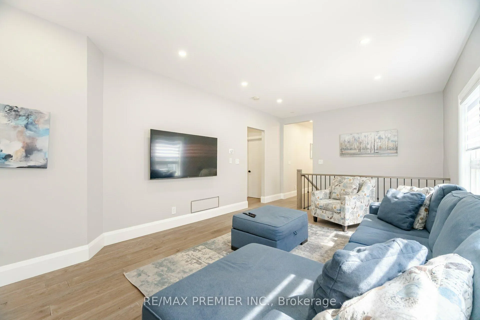Photo 7 of 111 Regency View Heights, Vaughan, Rural Vaughan — HOMEH