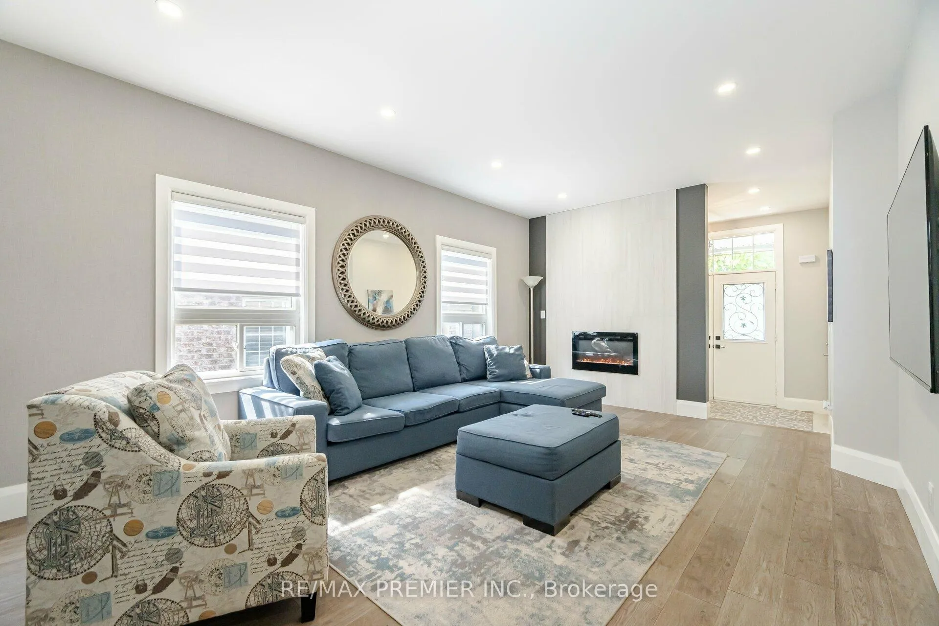 Photo 8 of 111 Regency View Heights, Vaughan, Rural Vaughan — HOMEH