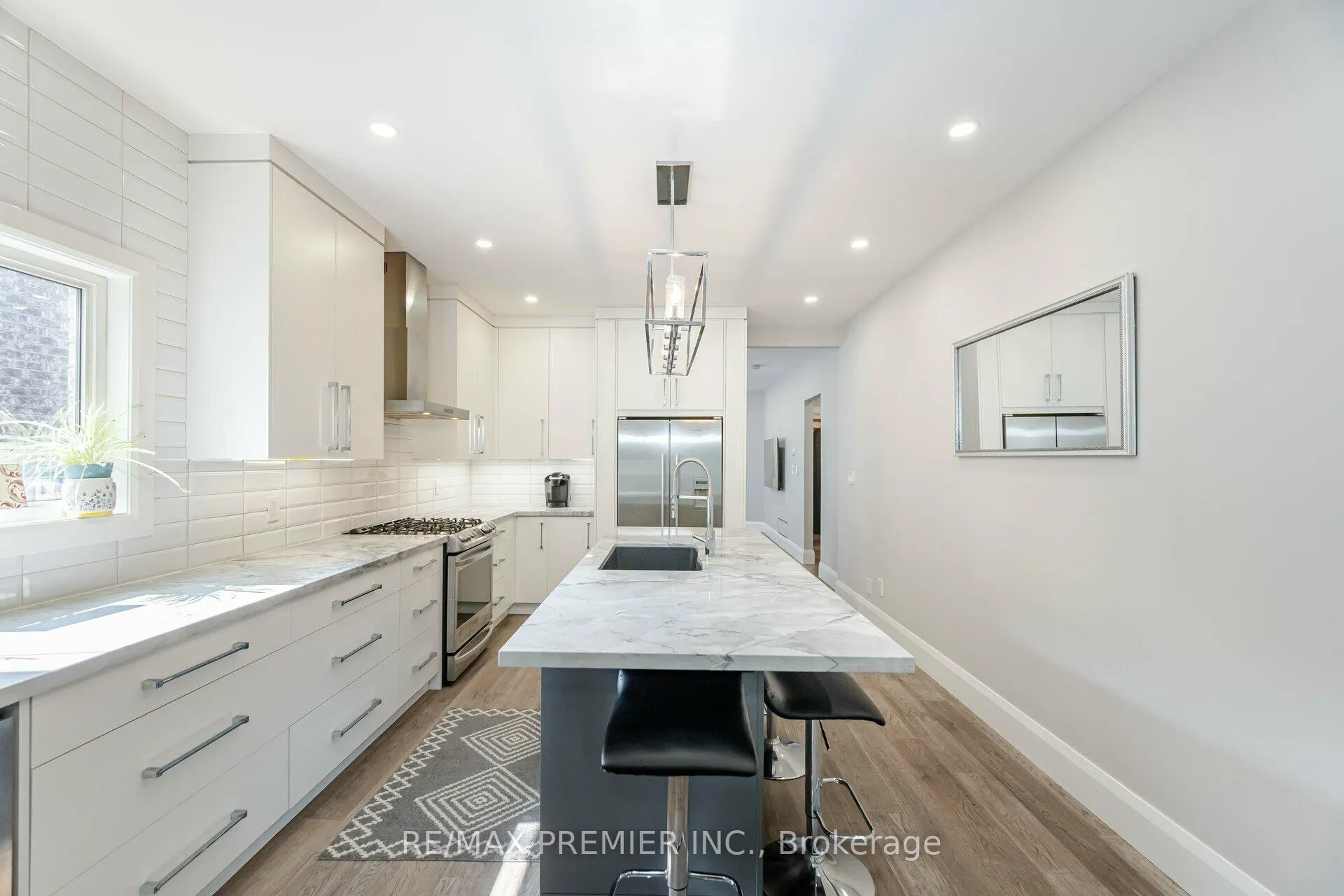 Photo 10 of 111 Regency View Heights, Vaughan, Rural Vaughan — HOMEH