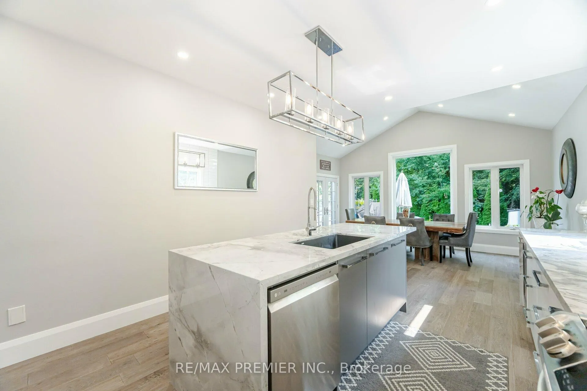 Photo 11 of 111 Regency View Heights, Vaughan, Rural Vaughan — HOMEH