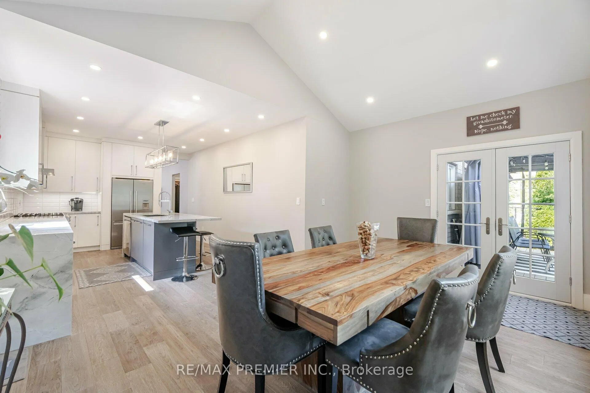 Photo 13 of 111 Regency View Heights, Vaughan, Rural Vaughan — HOMEH