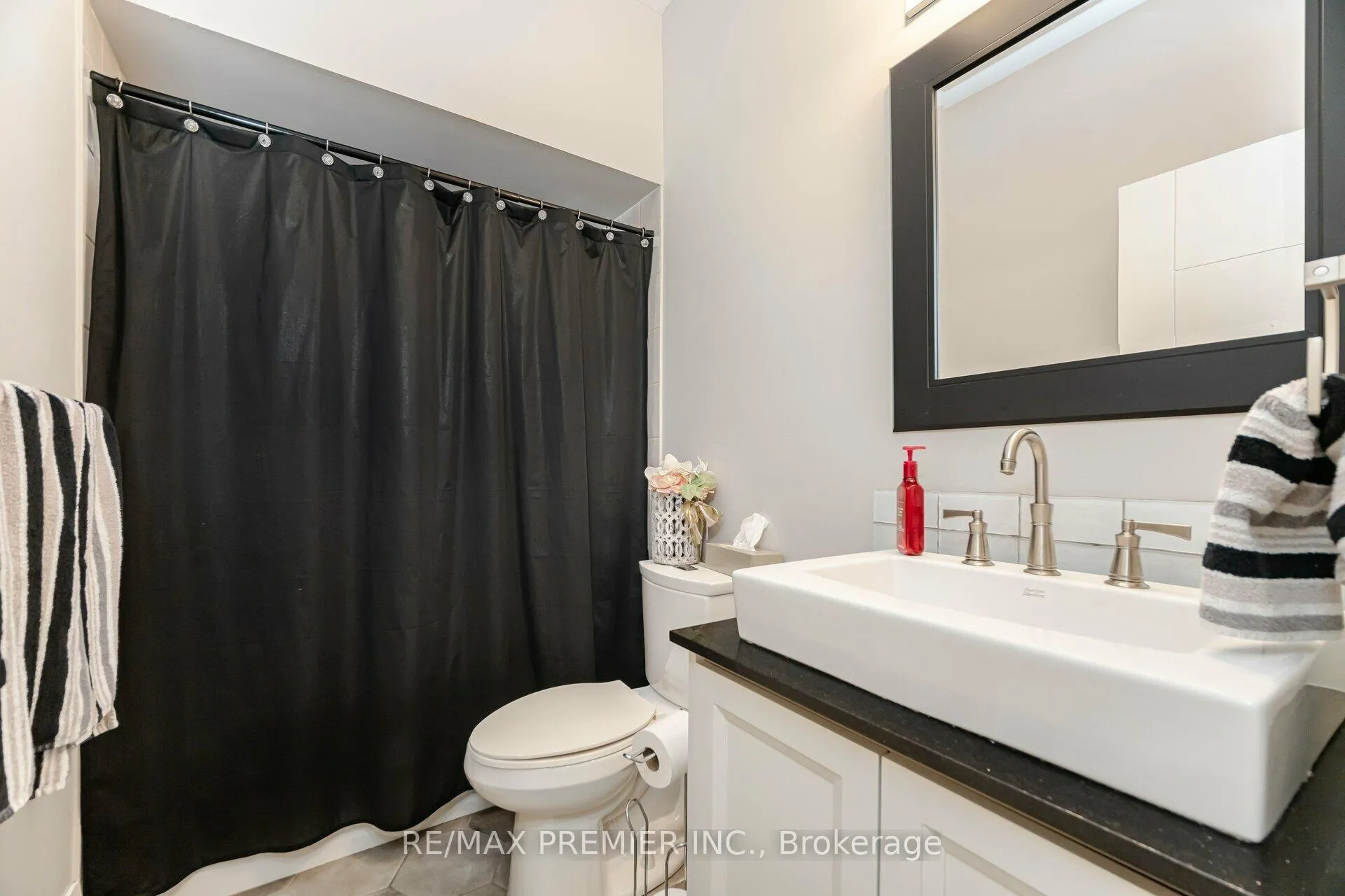 Photo 14 of 111 Regency View Heights, Vaughan, Rural Vaughan — HOMEH