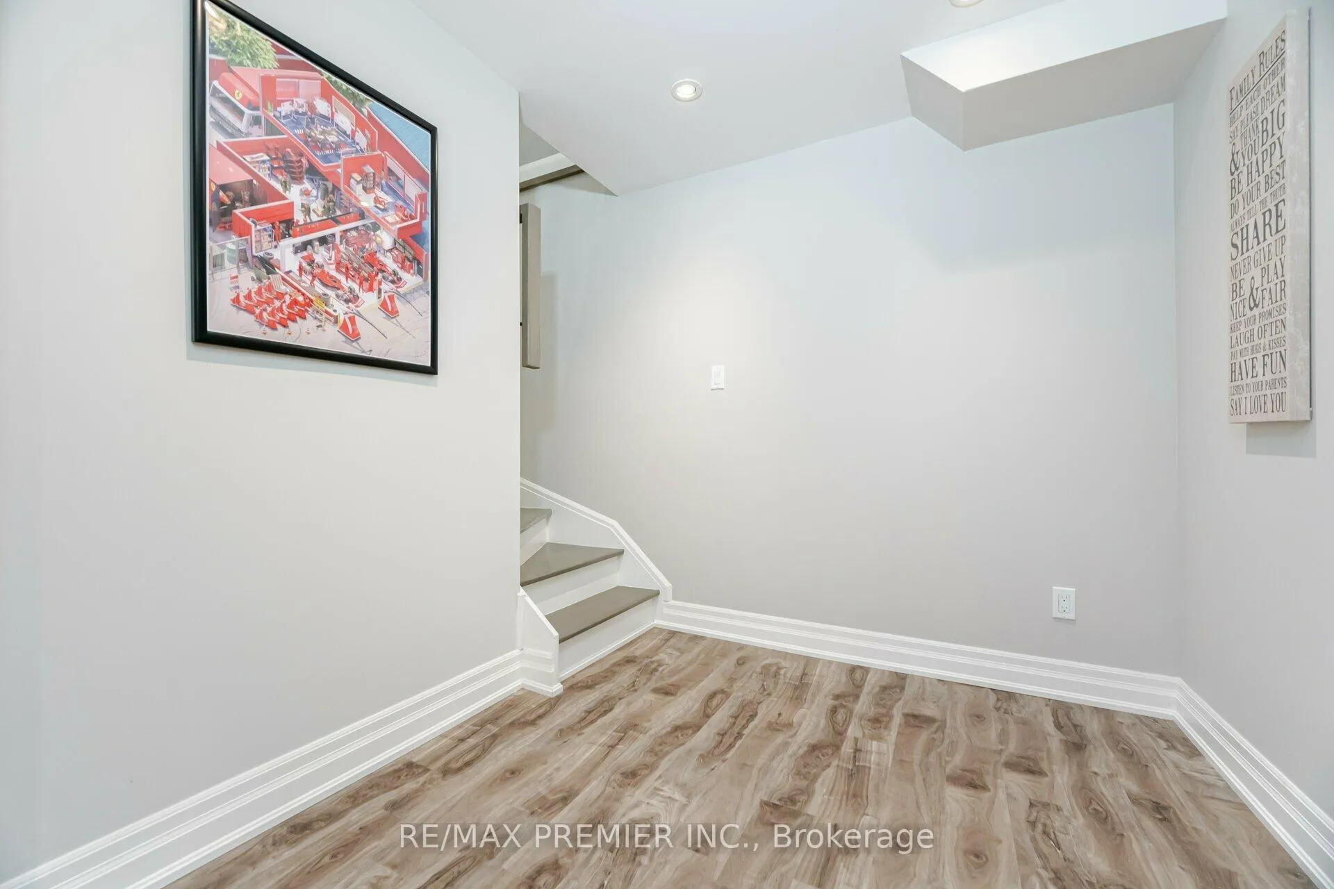 Photo 24 of 111 Regency View Heights, Vaughan, Rural Vaughan — HOMEH