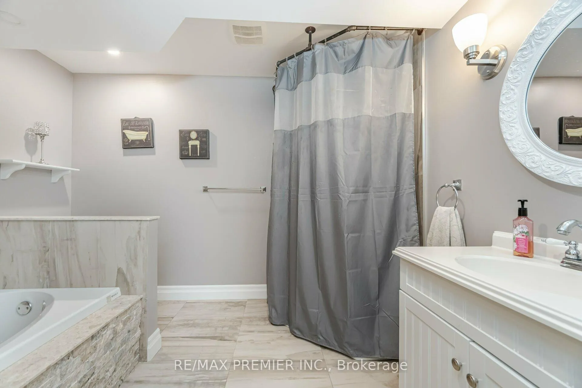 Photo 33 of 111 Regency View Heights, Vaughan, Rural Vaughan — HOMEH