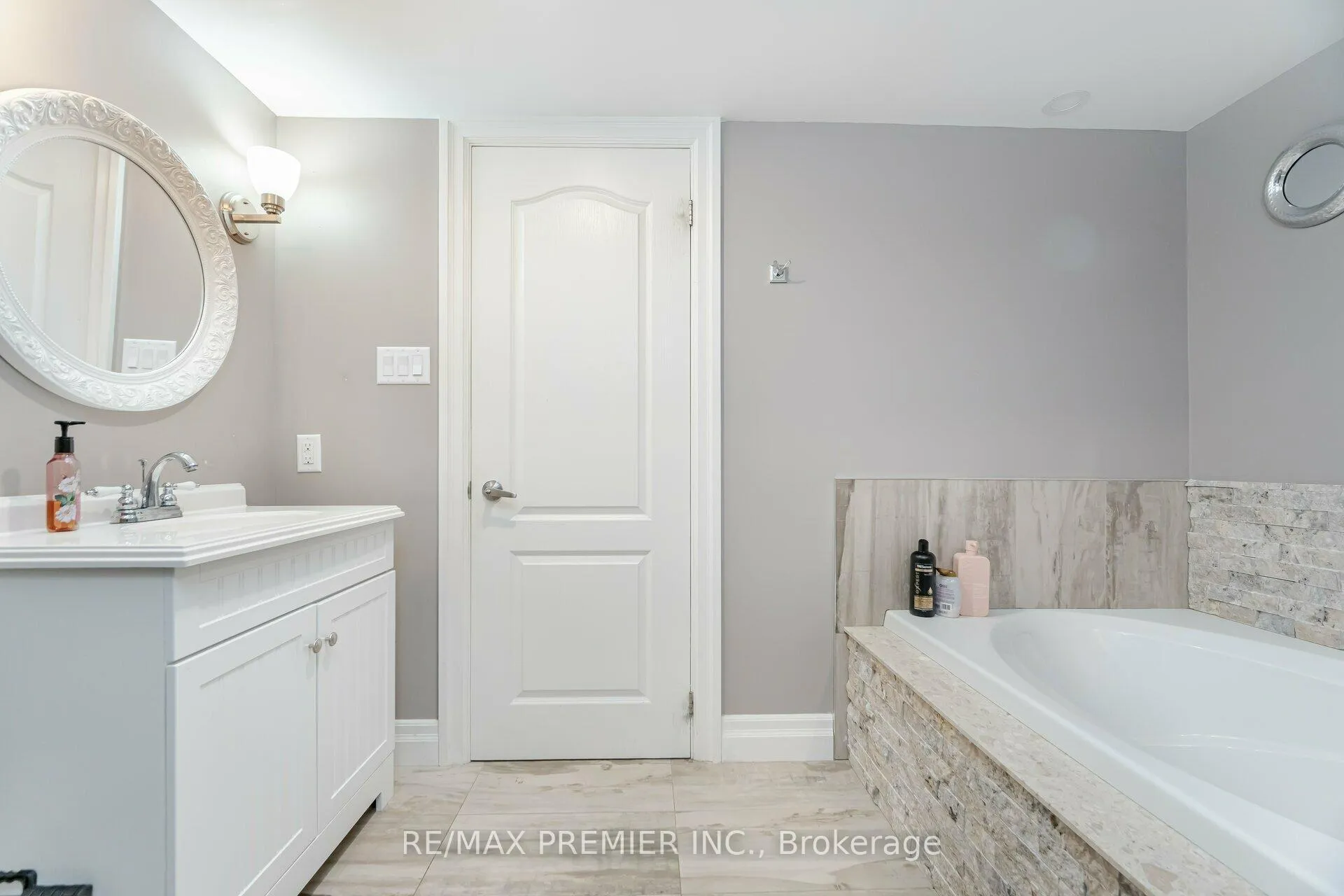 Photo 34 of 111 Regency View Heights, Vaughan, Rural Vaughan — HOMEH