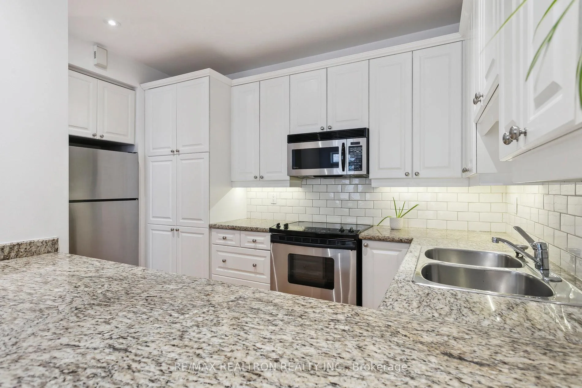 Photo 8 of 200 C Merton Street, Toronto, Mount Pleasant West — HOMEH