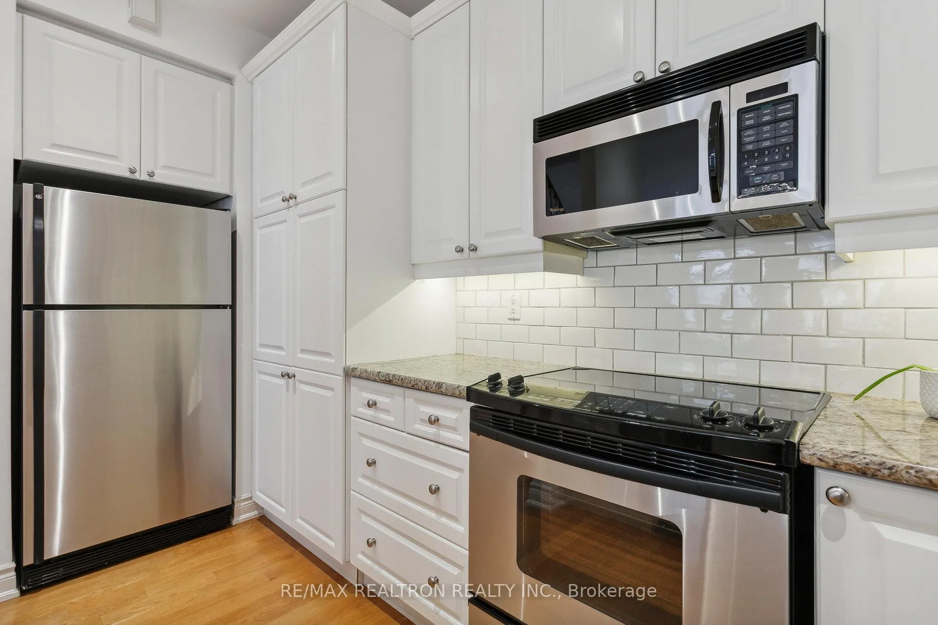 Photo 10 of 200 C Merton Street, Toronto, Mount Pleasant West — HOMEH