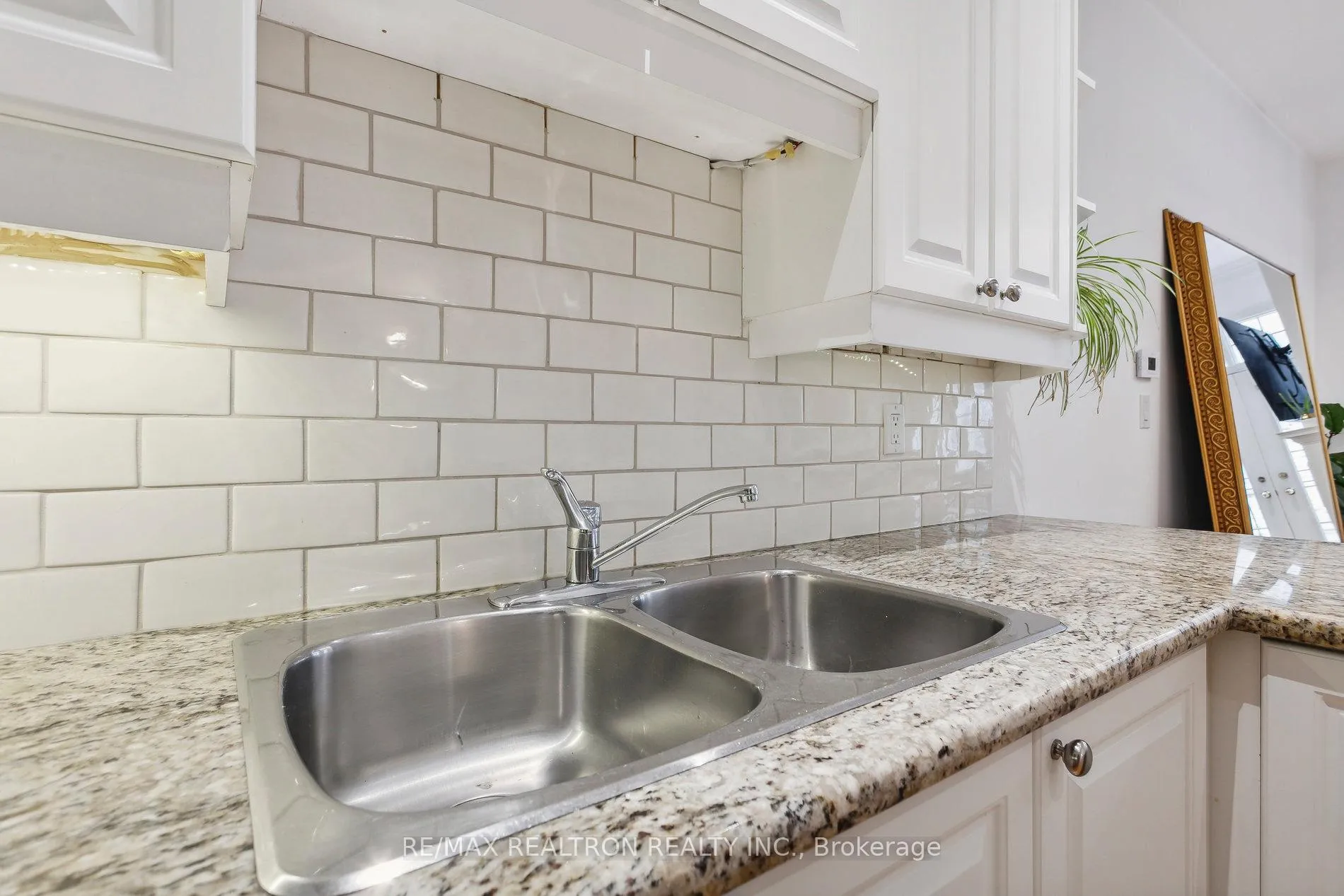 Photo 11 of 200 C Merton Street, Toronto, Mount Pleasant West — HOMEH