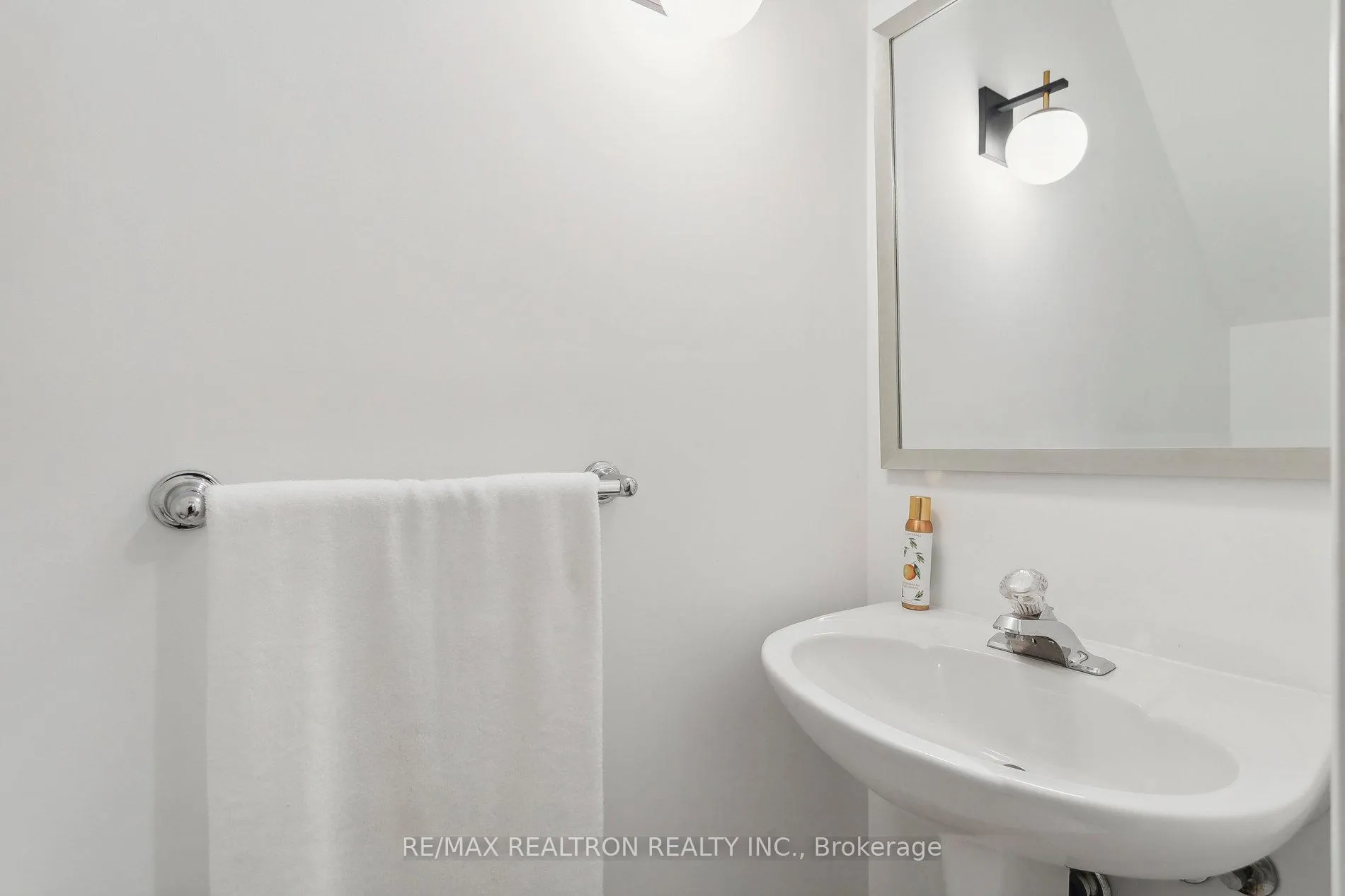 Photo 12 of 200 C Merton Street, Toronto, Mount Pleasant West — HOMEH