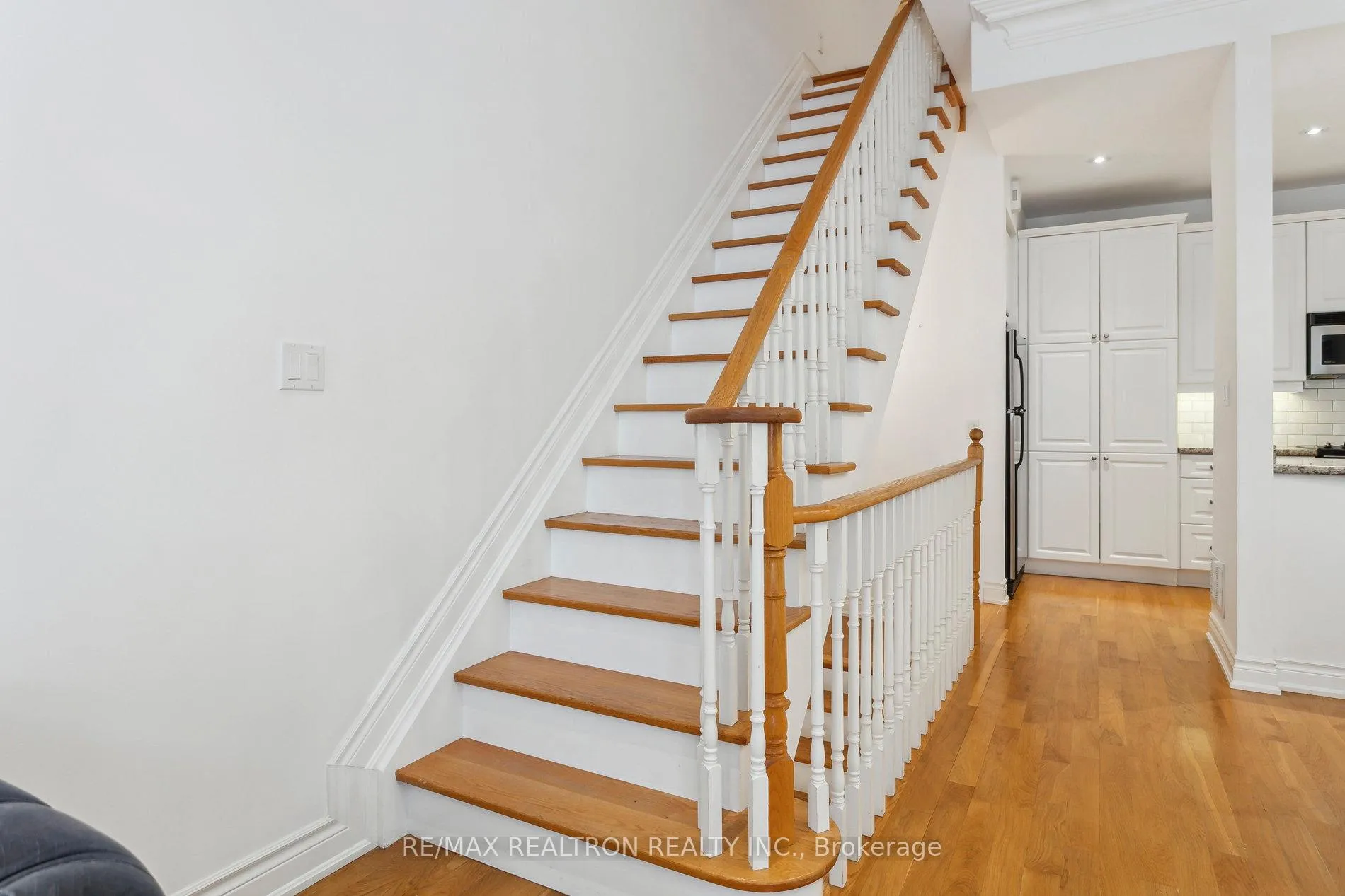 Photo 13 of 200 C Merton Street, Toronto, Mount Pleasant West — HOMEH