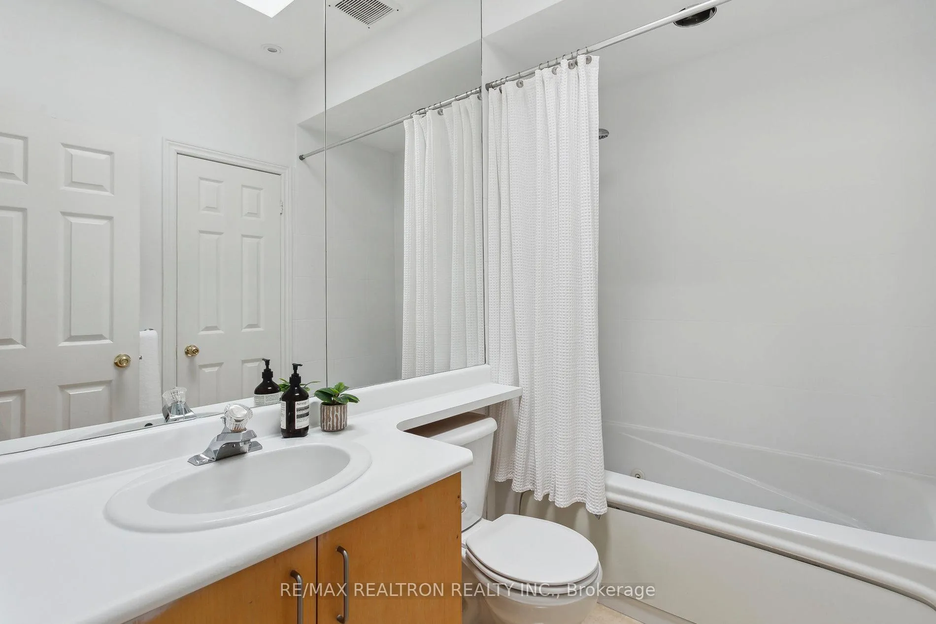 Photo 18 of 200 C Merton Street, Toronto, Mount Pleasant West — HOMEH